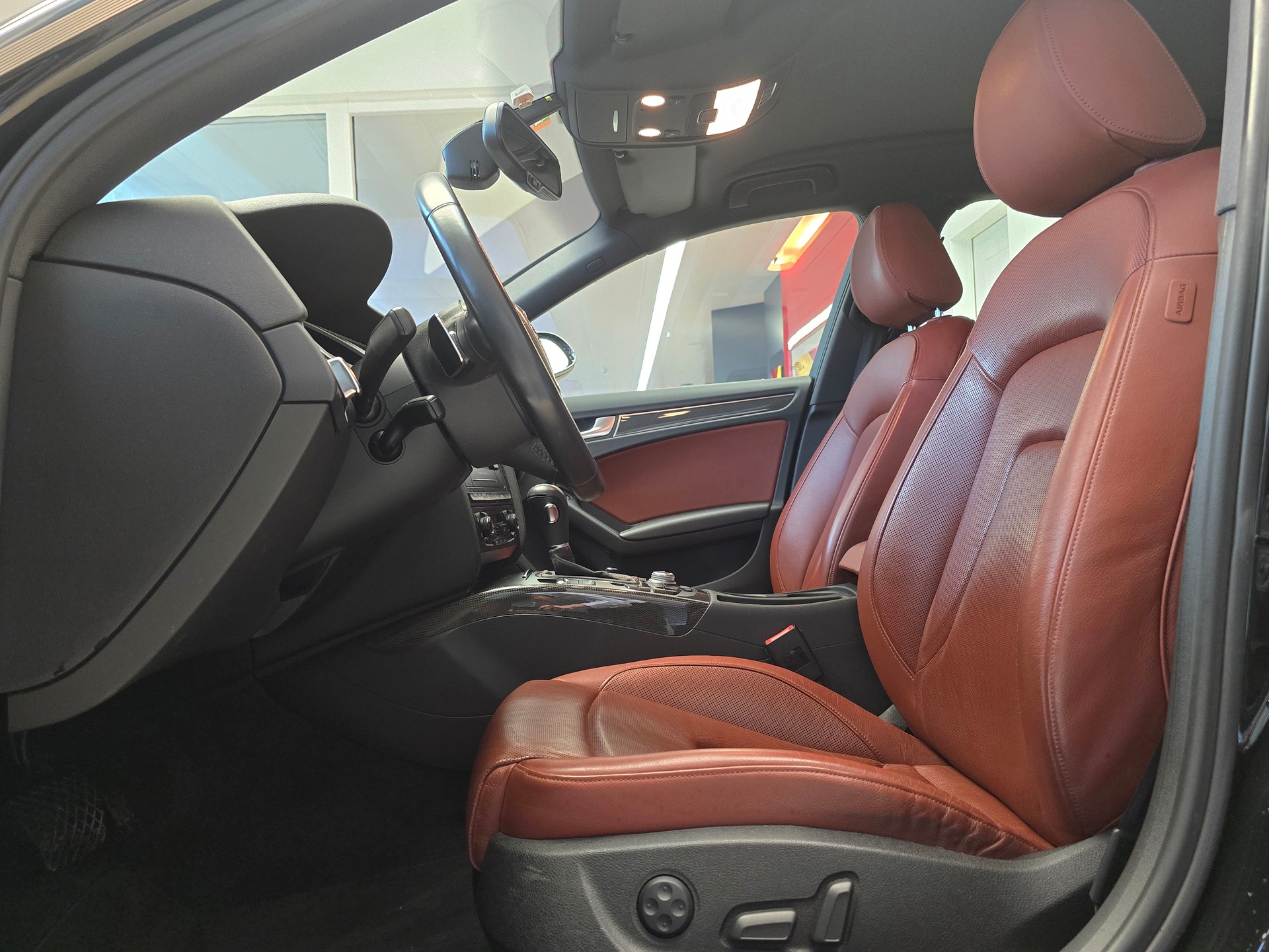 AUDI S4 Avant 3.0 TFSI quattro S-tronic-image-8