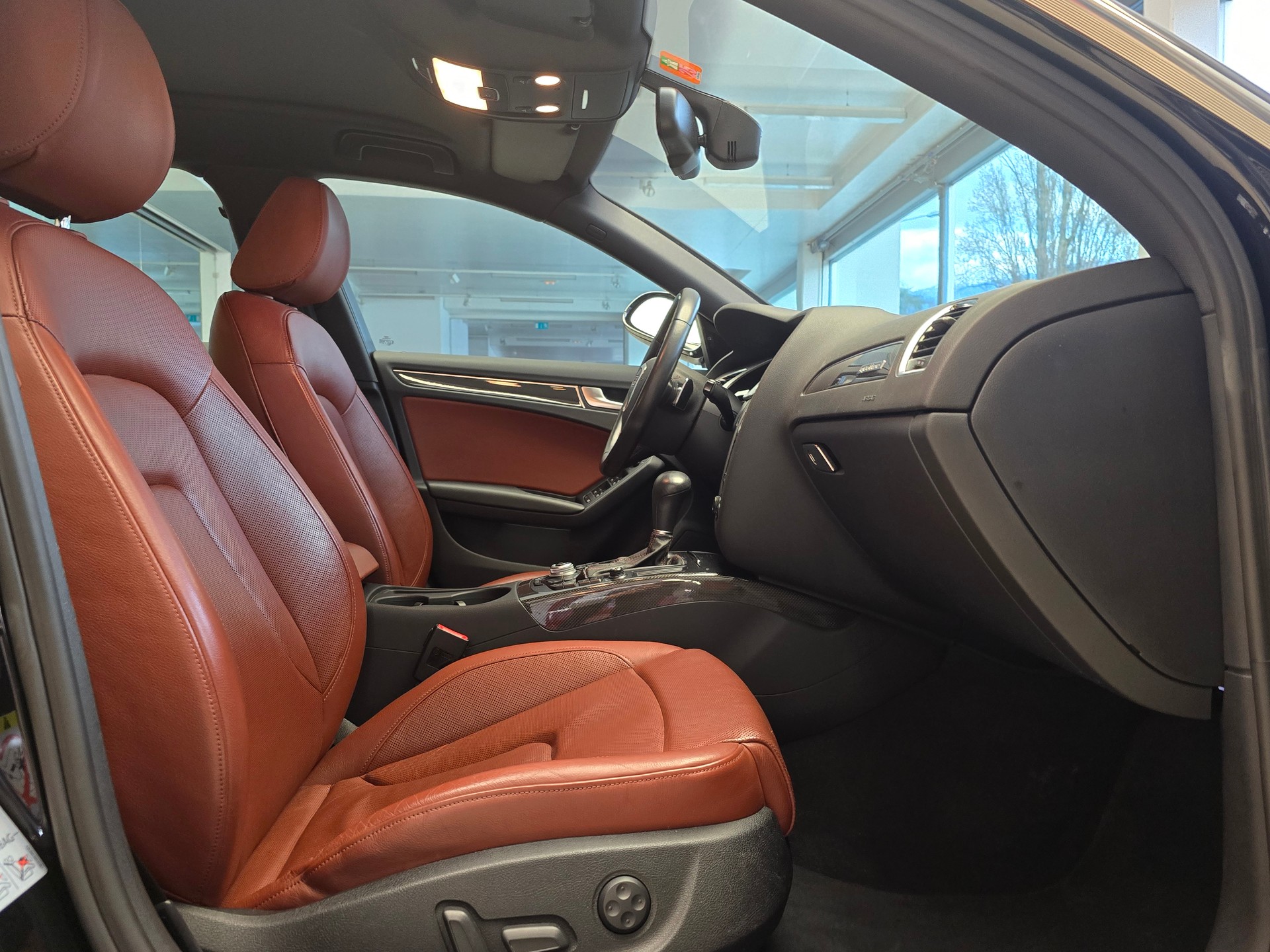 AUDI S4 Avant 3.0 TFSI quattro S-tronic-image-11