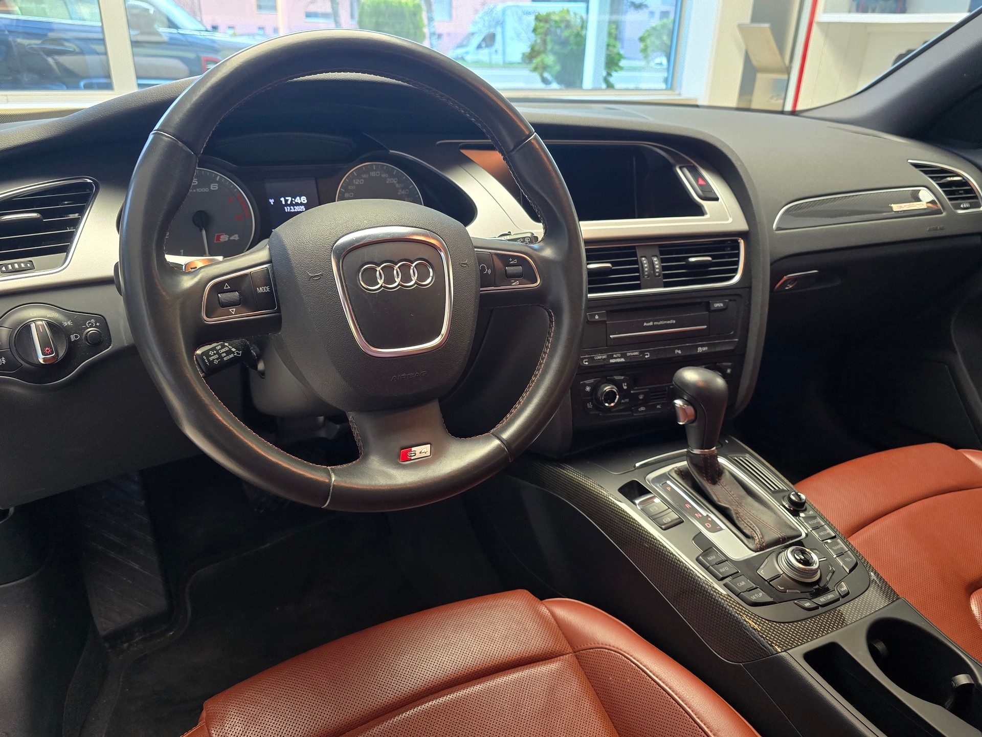 AUDI S4 Avant 3.0 TFSI quattro S-tronic-image-10