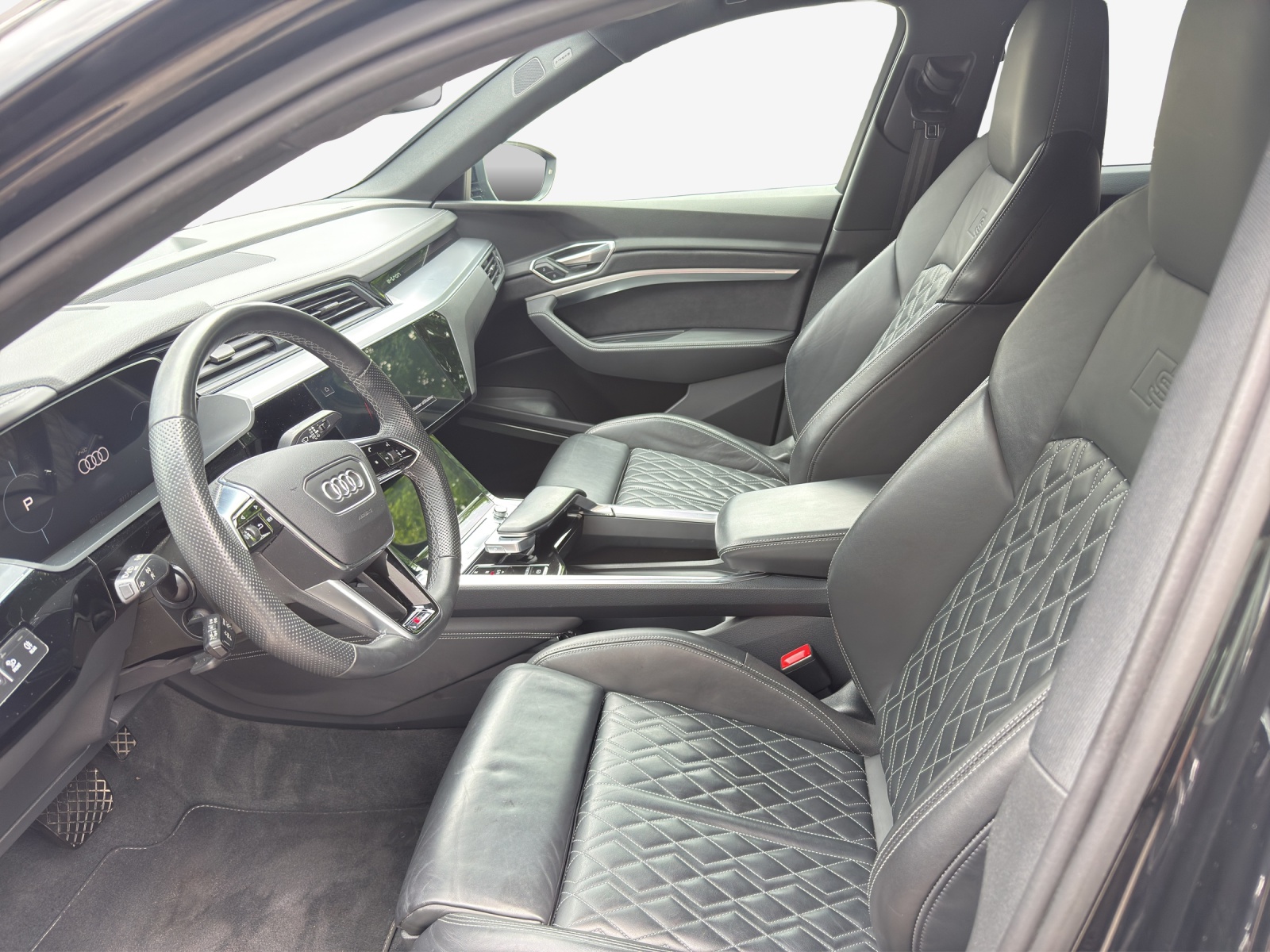 AUDI e-tron 55 Sportback S Line Black Edition quattro-image-7