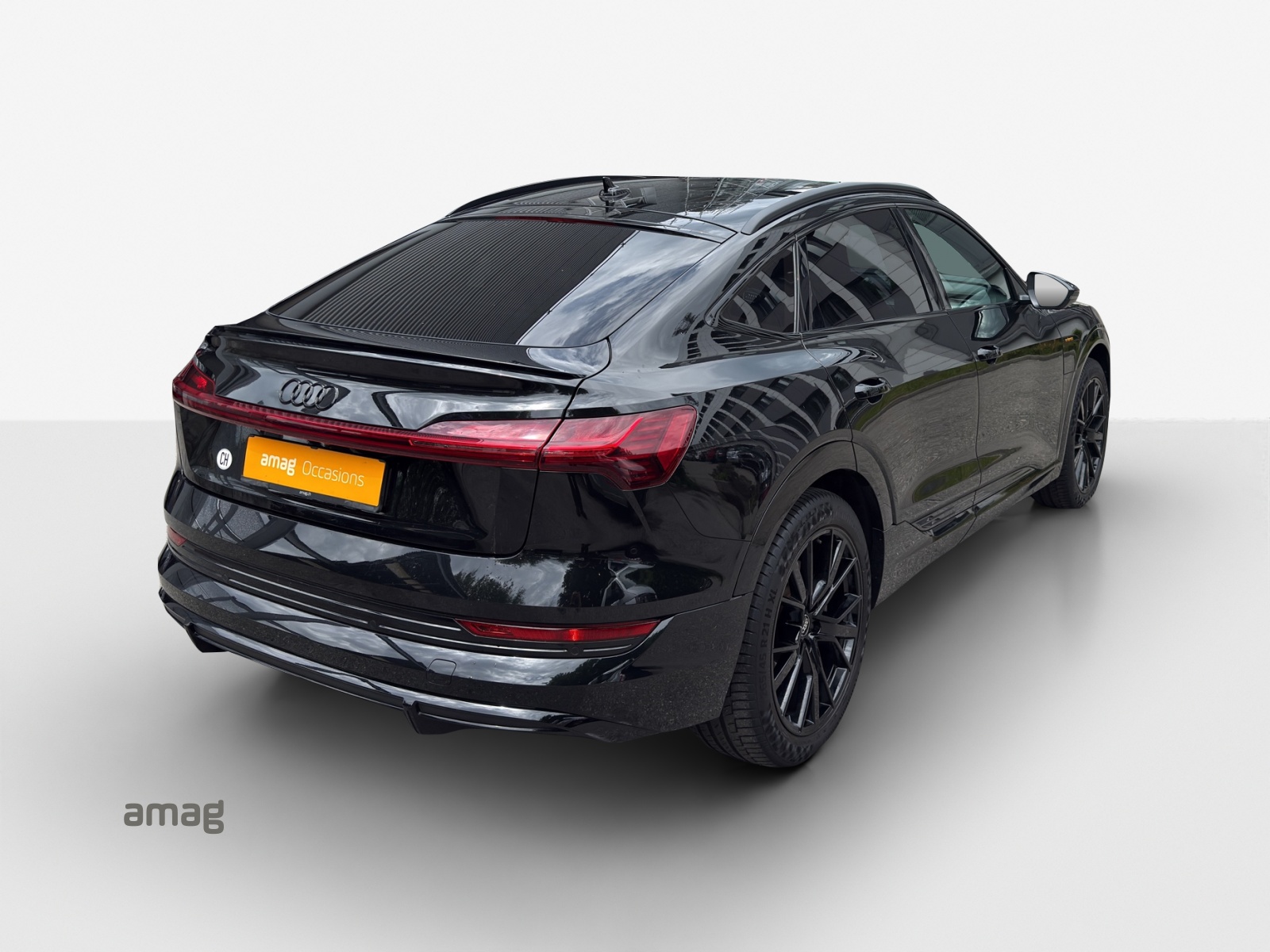 AUDI e-tron 55 Sportback S Line Black Edition quattro-image-4