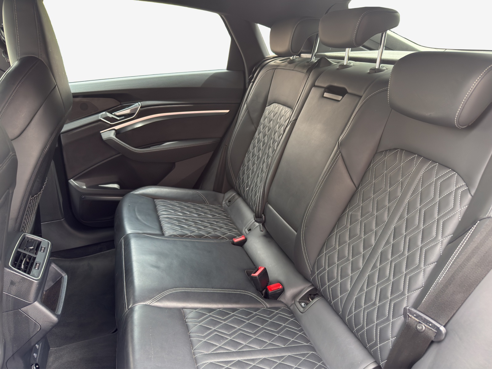 AUDI e-tron 55 Sportback S Line Black Edition quattro-image-11