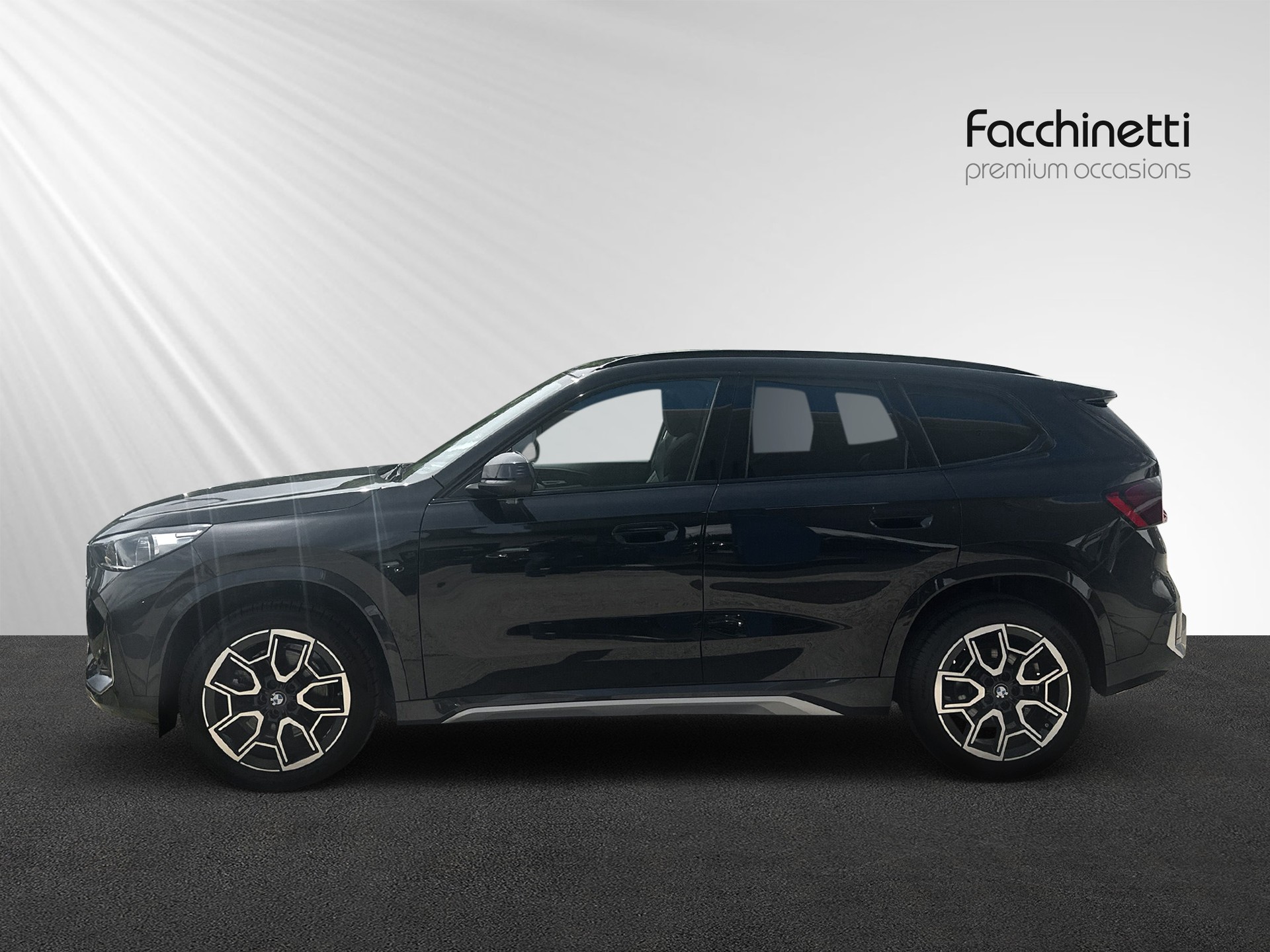 BMW X1 xDrive 23i 48V xLine-showroom-element-1