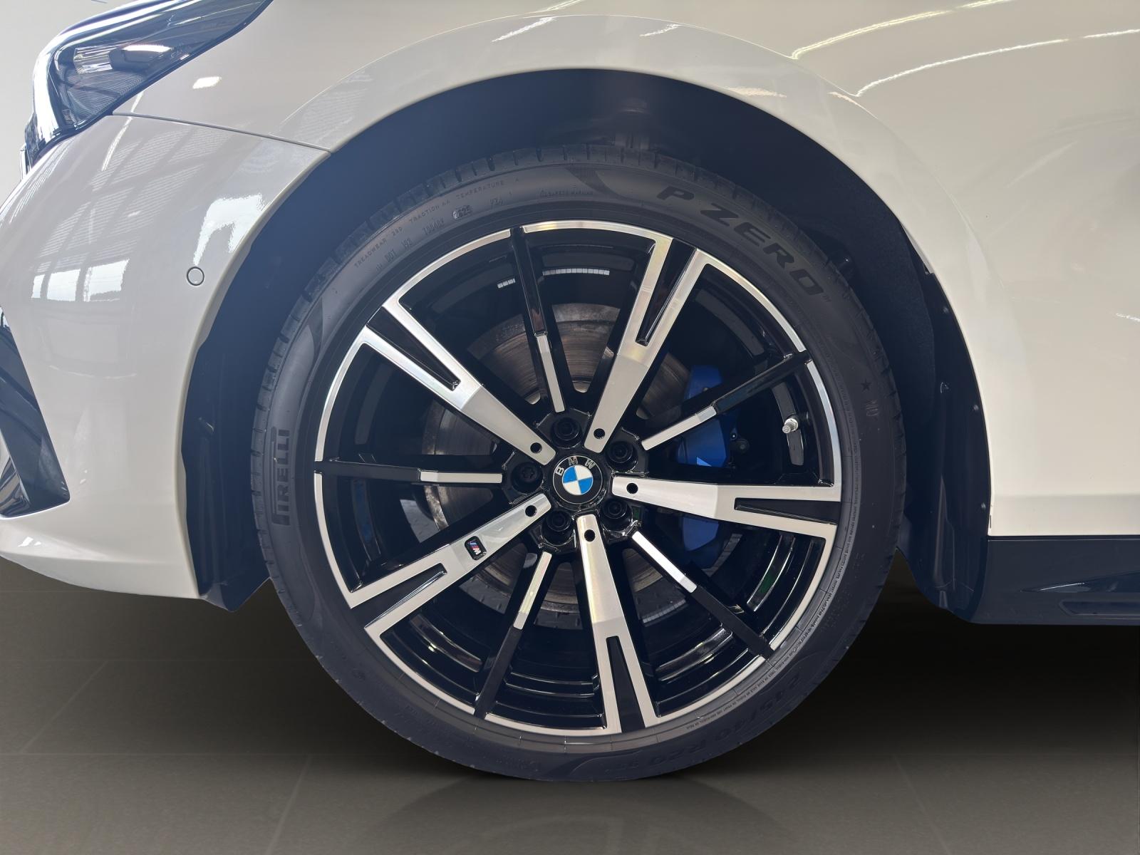 BMW 520d xDrive Touring-showroom-element-3
