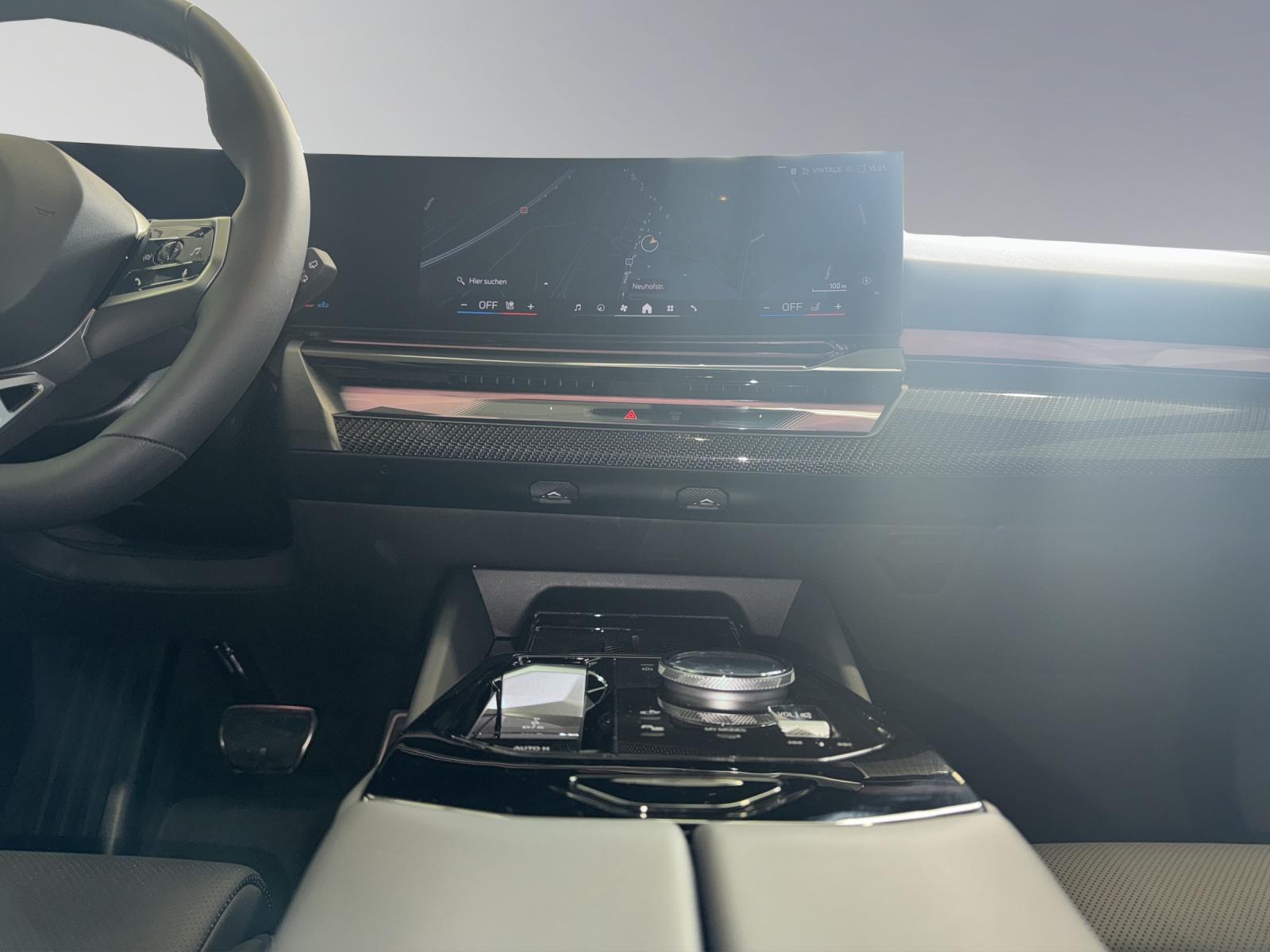 BMW 520d xDrive Touring-image-11
