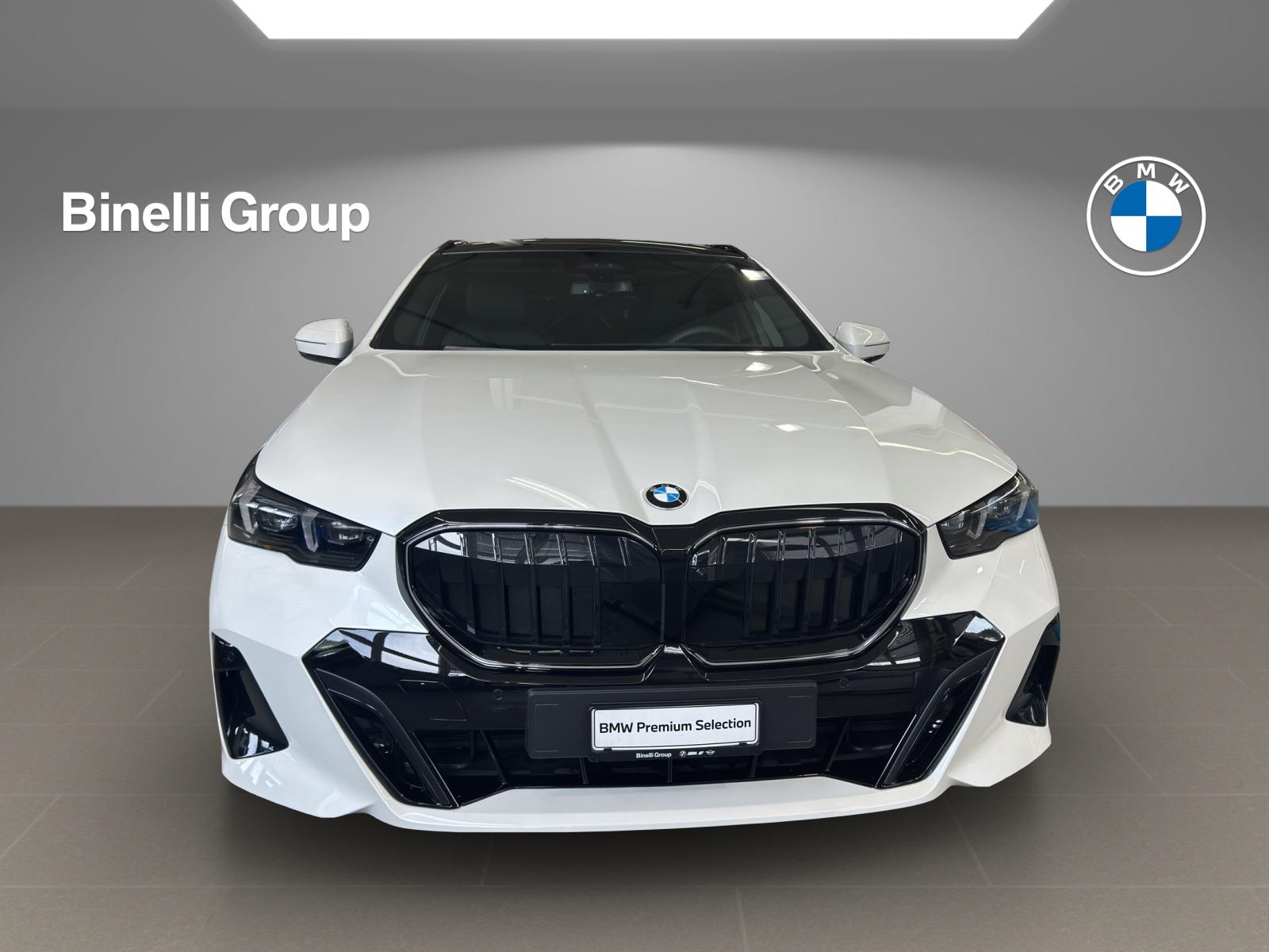 BMW 520d xDrive Touring-showroom-element-1