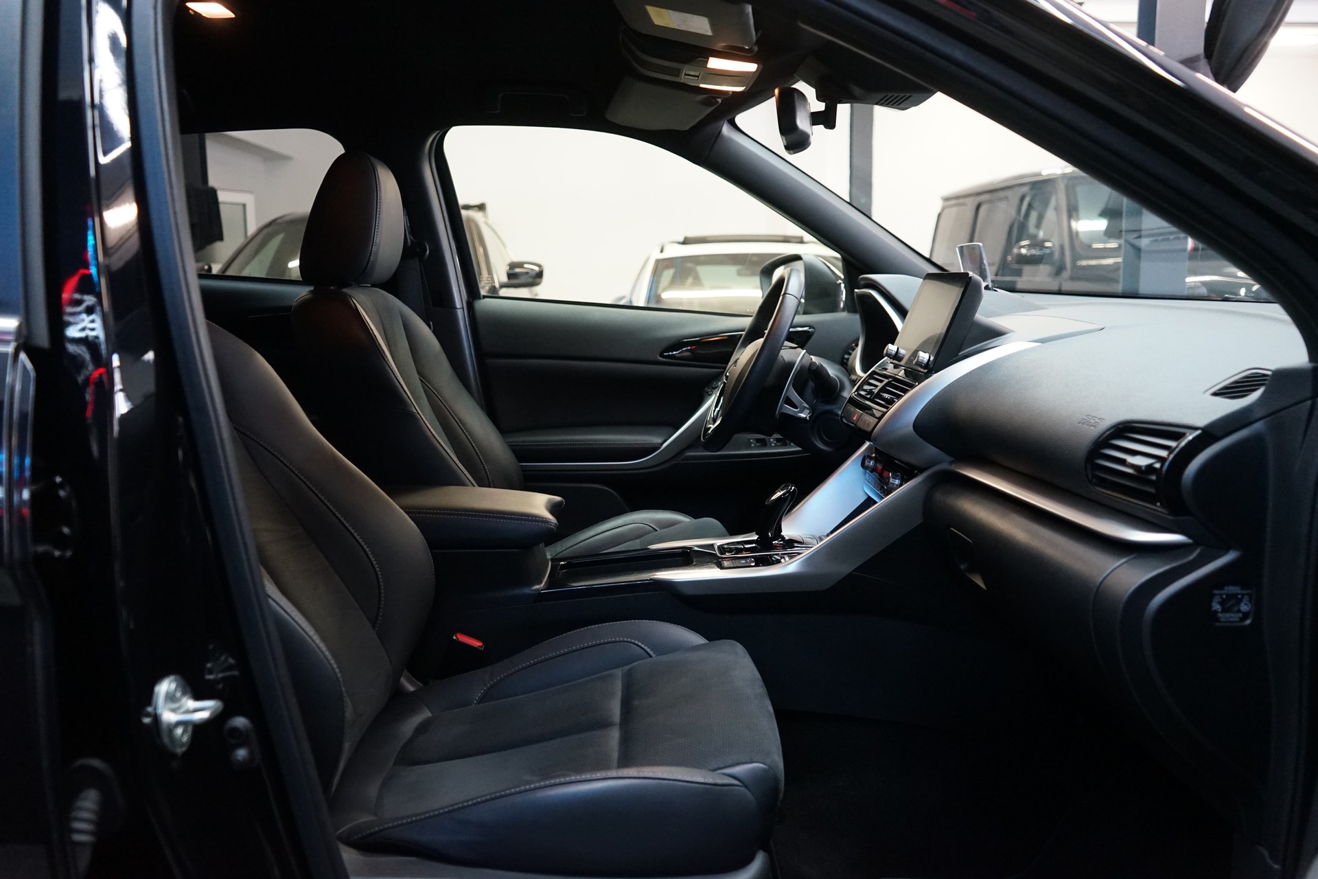 MITSUBISHI Eclipse Cross 2.4 PHEV Value 4WD-image-4