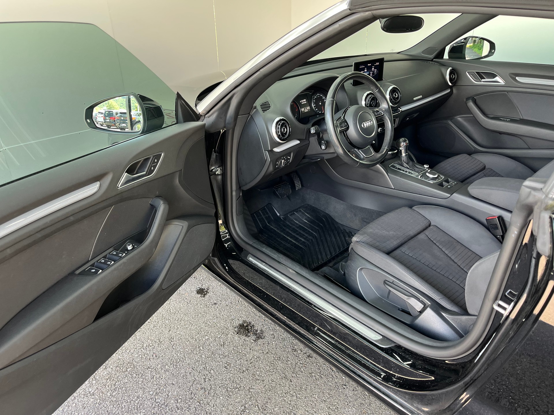 AUDI A3 Cabriolet 1.8 TFSI Ambition quattro S-tronic-image-6