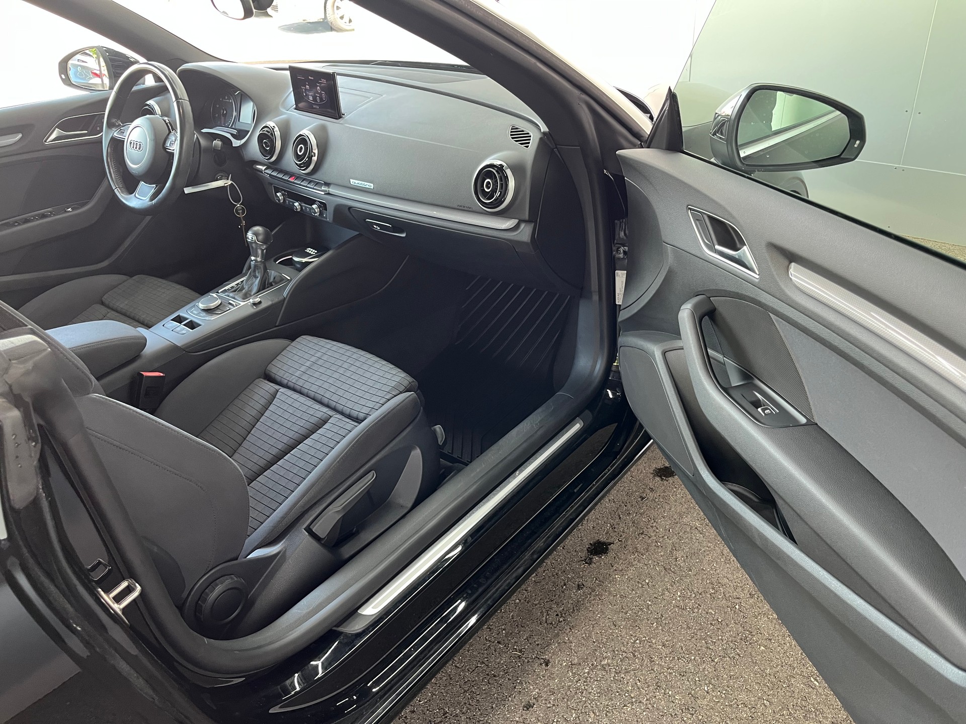 AUDI A3 Cabriolet 1.8 TFSI Ambition quattro S-tronic-image-7