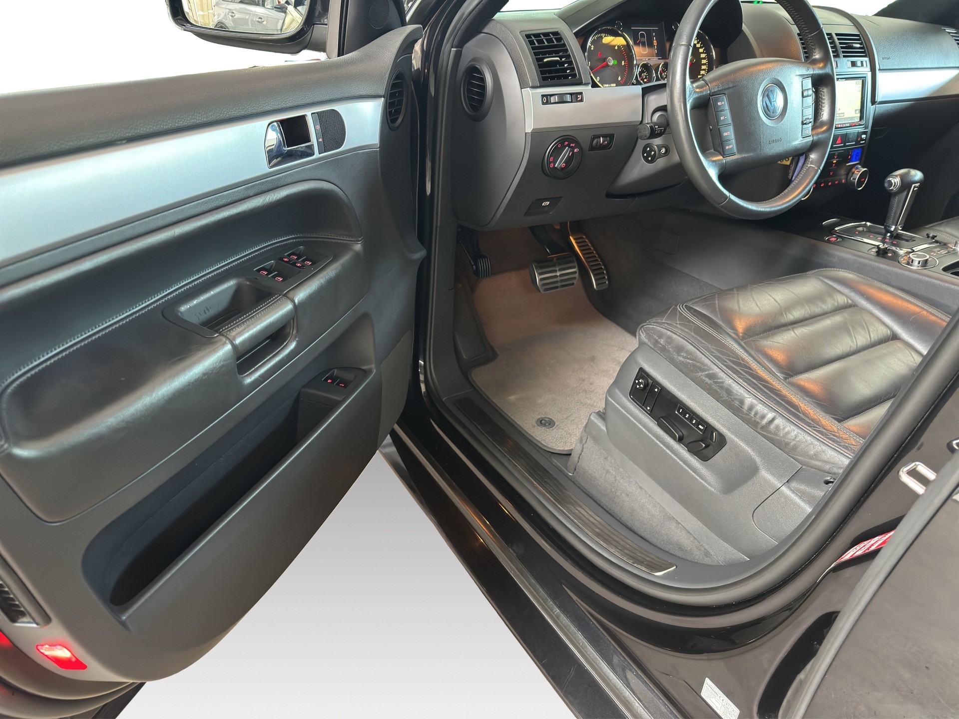 VW Touareg 5.0 TDI V10 Automatic-image-19