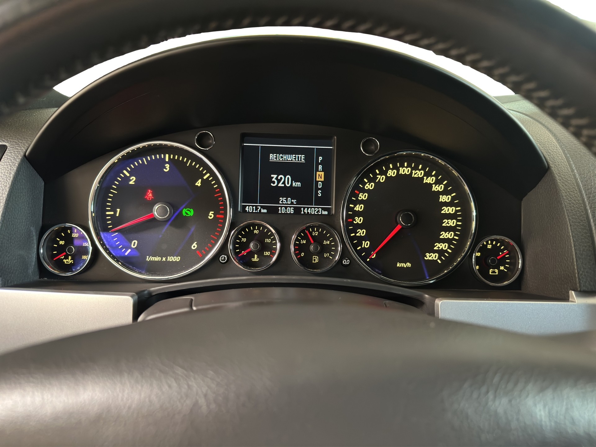VW Touareg 5.0 TDI V10 Automatic-image-23