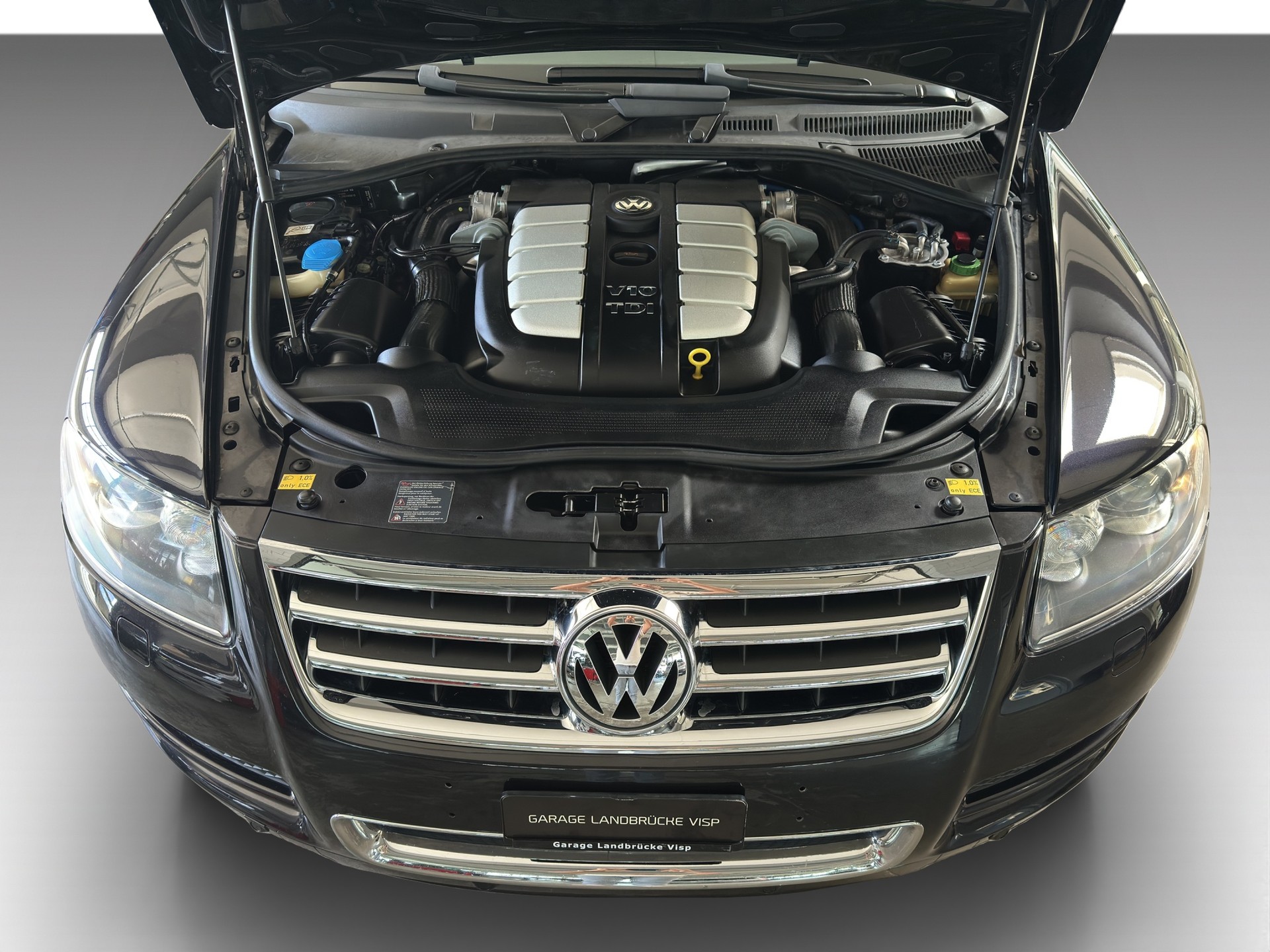 VW Touareg 5.0 TDI V10 Automatic-image-4