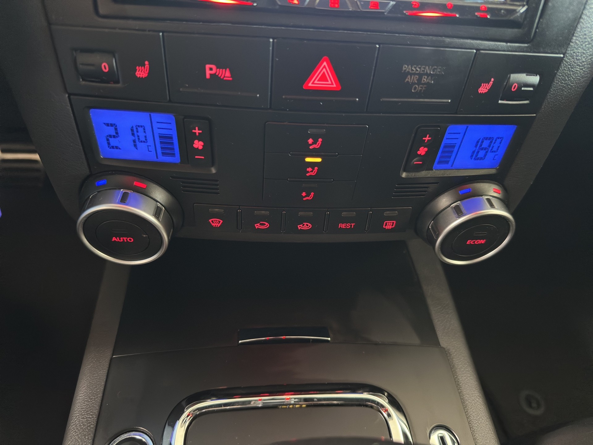 VW Touareg 5.0 TDI V10 Automatic-image-26