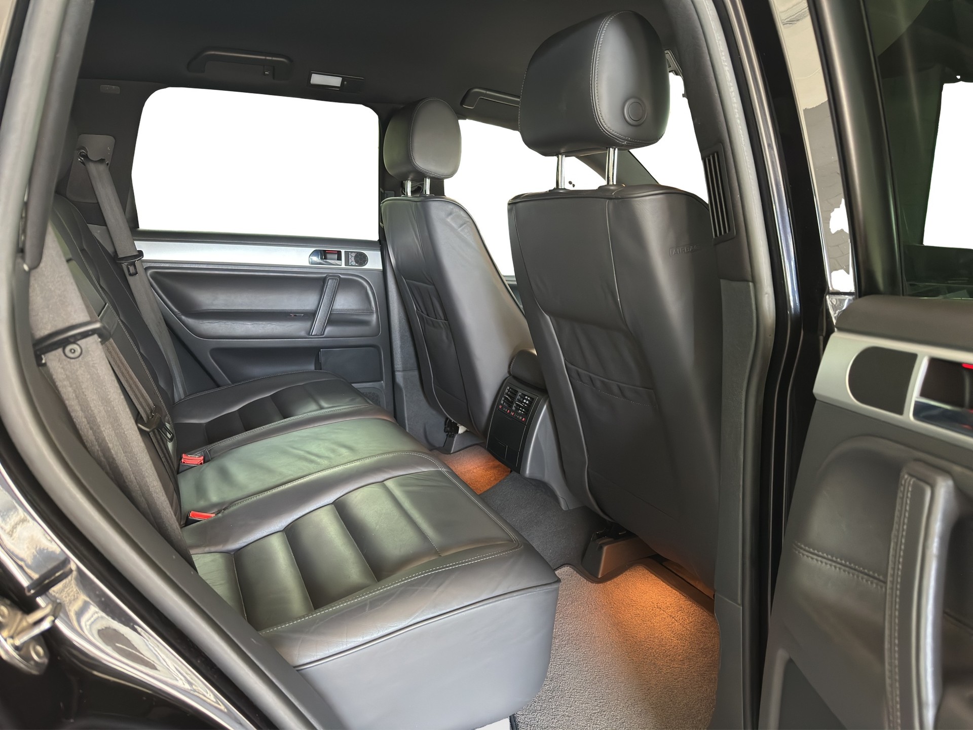 VW Touareg 5.0 TDI V10 Automatic-image-9