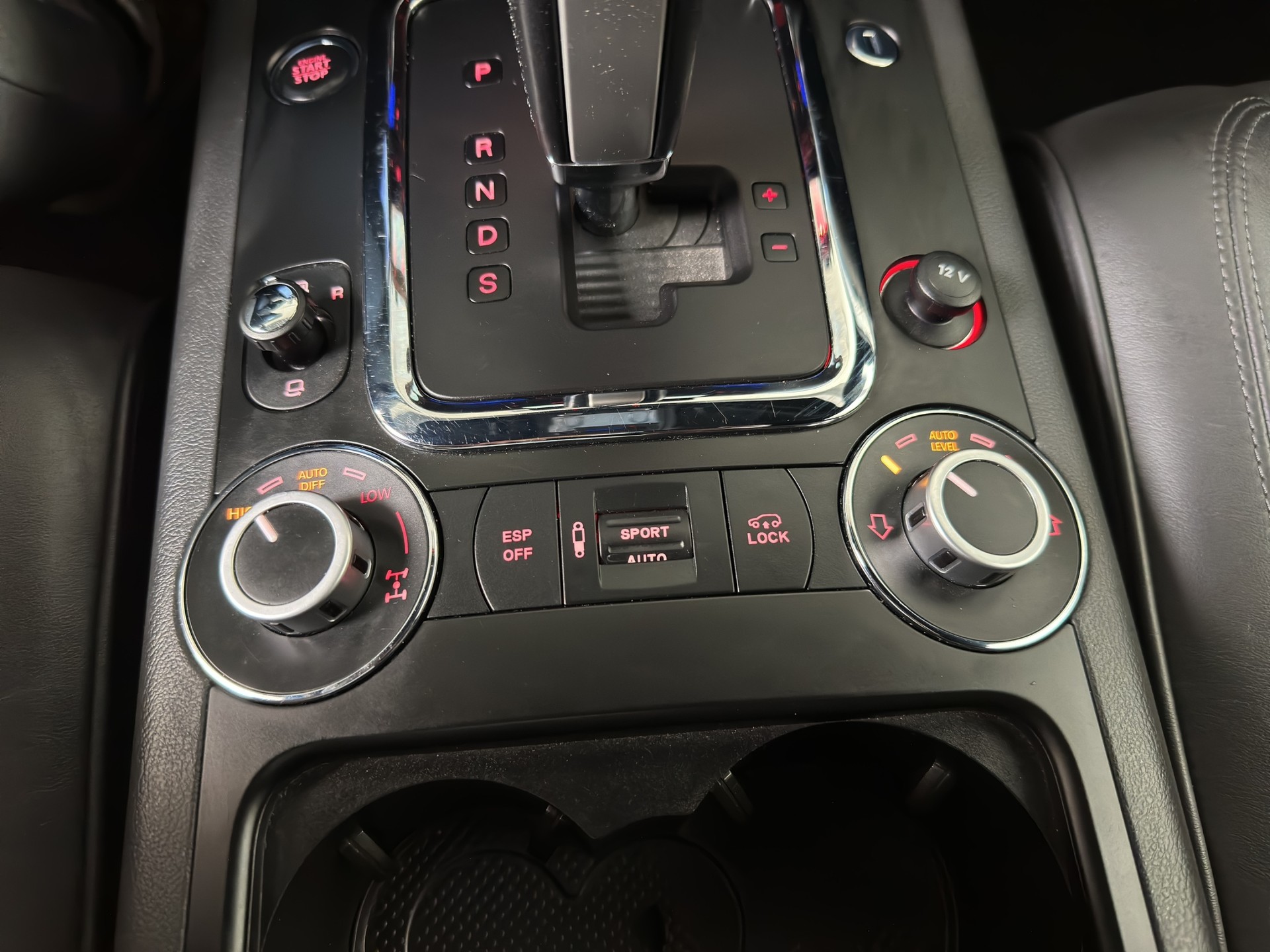 VW Touareg 5.0 TDI V10 Automatic-image-28