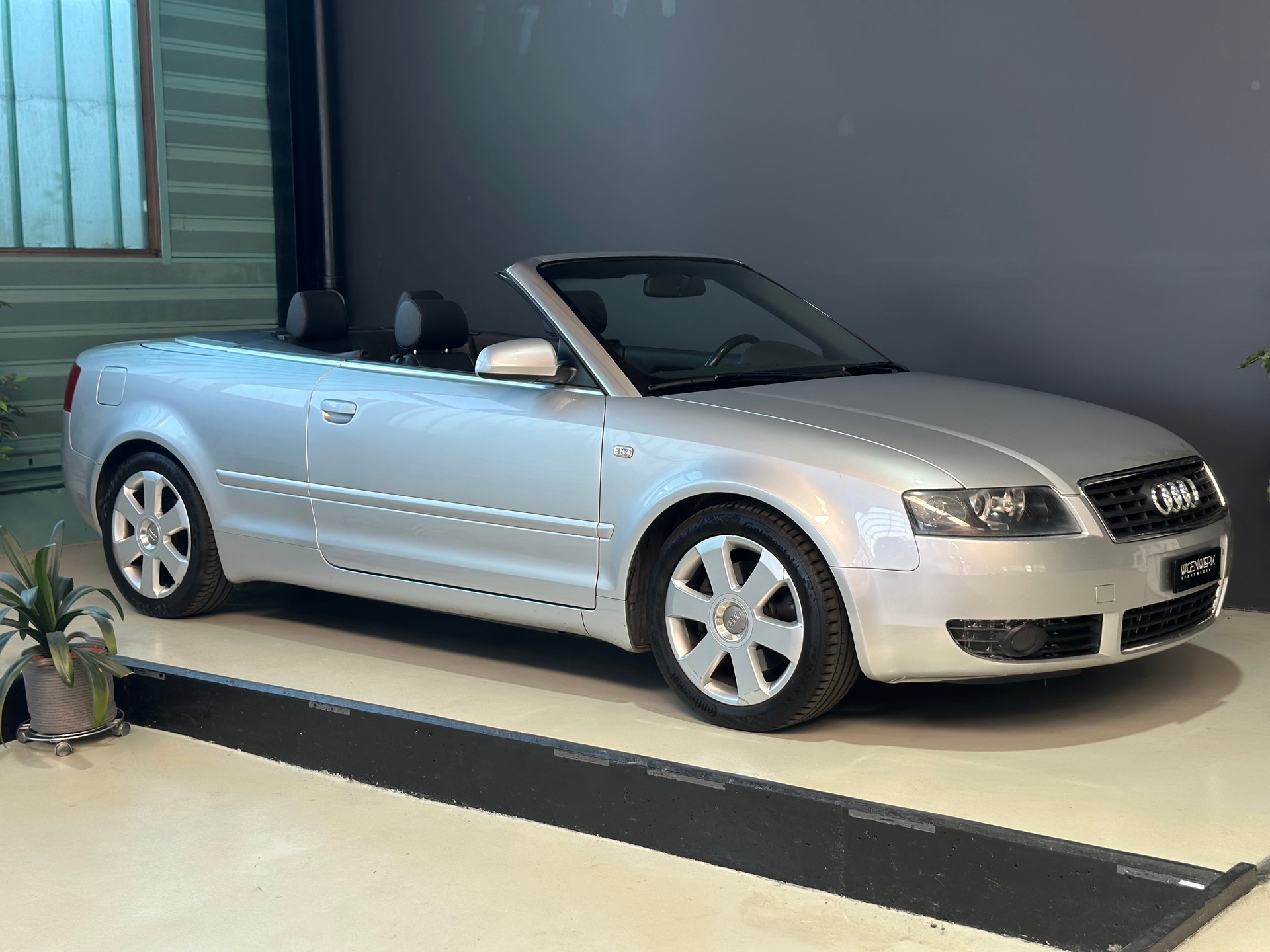 AUDI A4 Cabriolet 2.4 V6-showroom-element-3