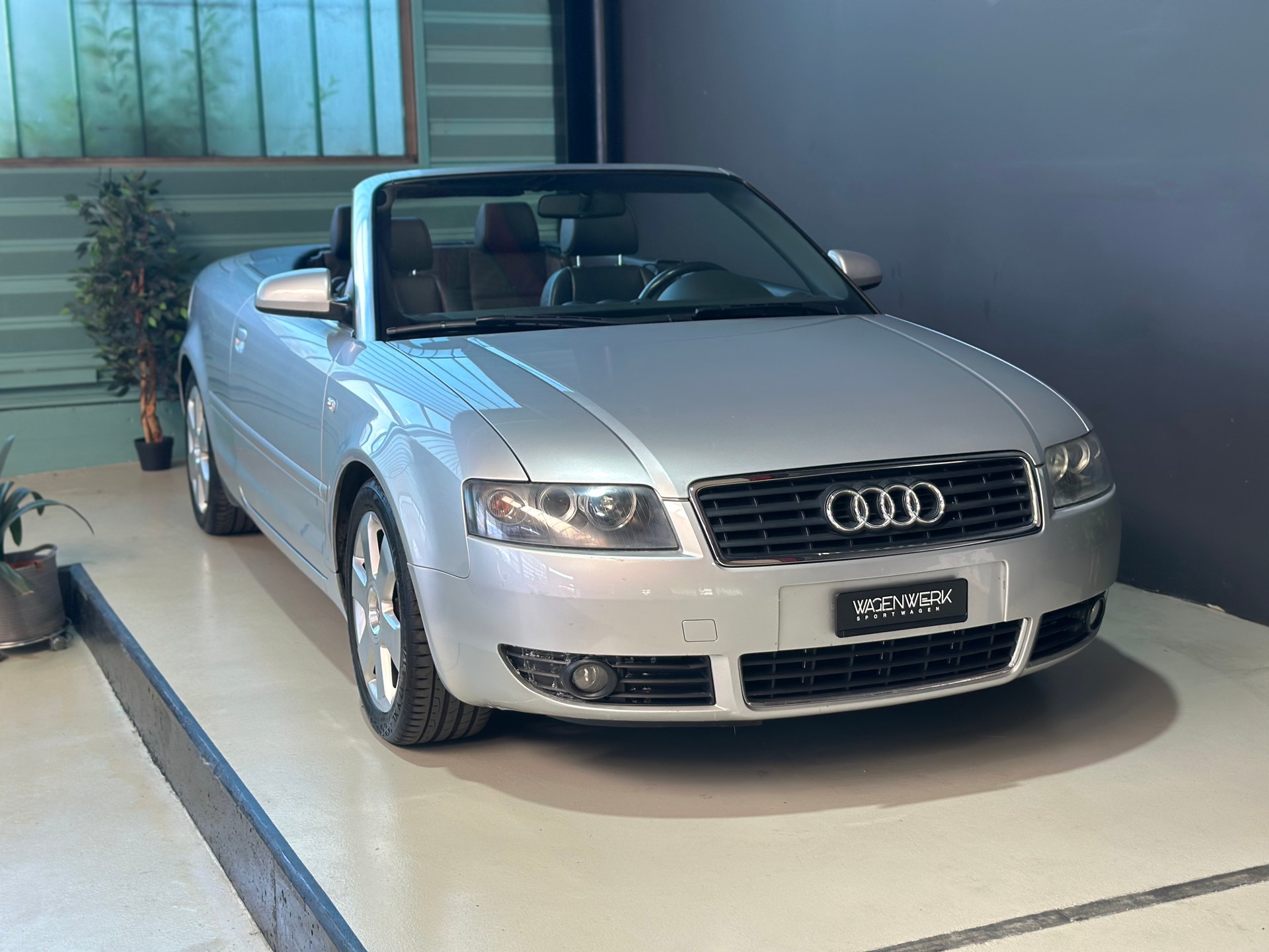 AUDI A4 Cabriolet 2.4 V6-showroom-element-1