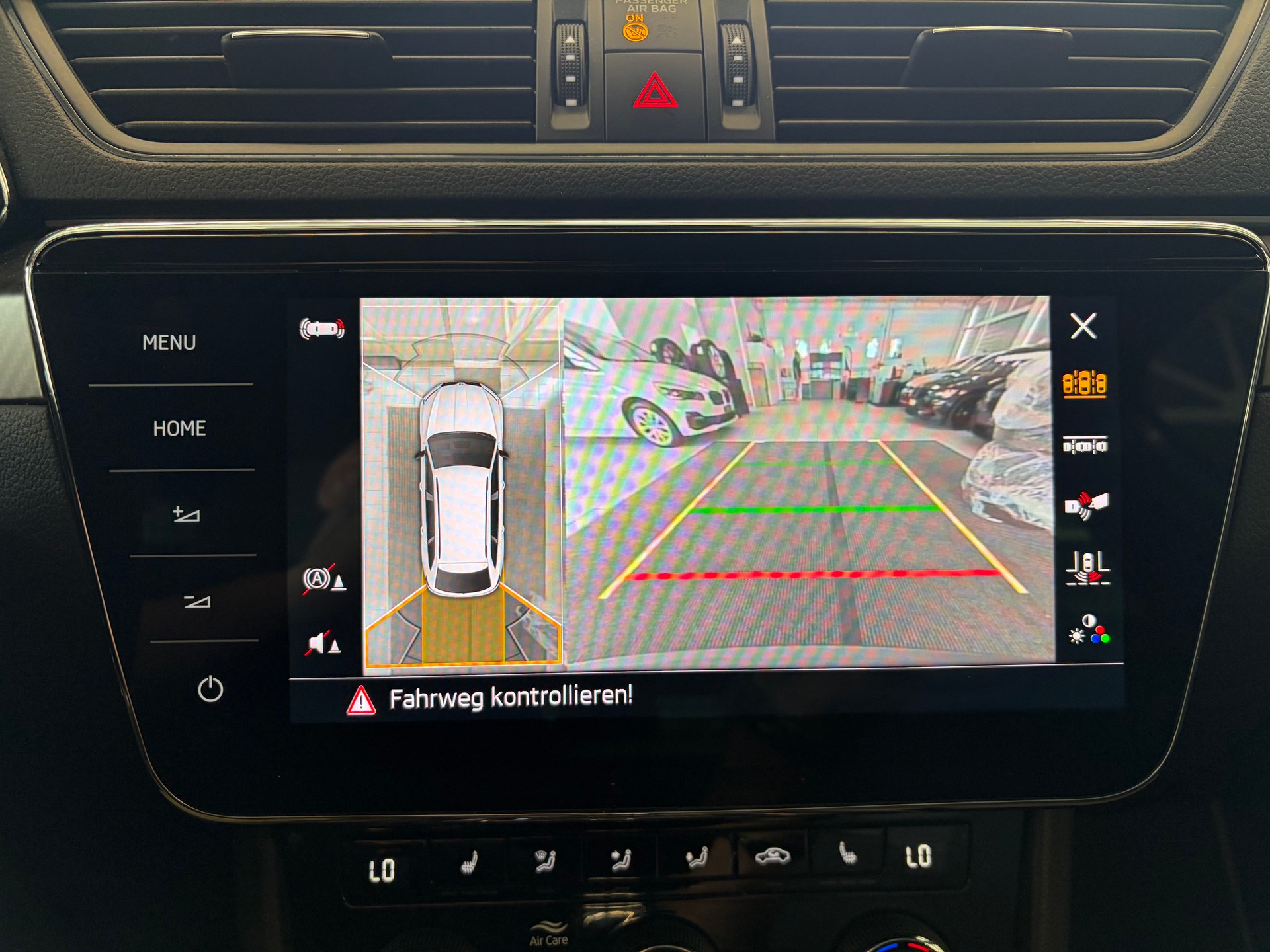 SKODA Superb Combi 2.0 TDi SportLine 4x4 DSG | CH Fzg. | AHK schwenkbar | DCC | Area View | 19" |-image-17
