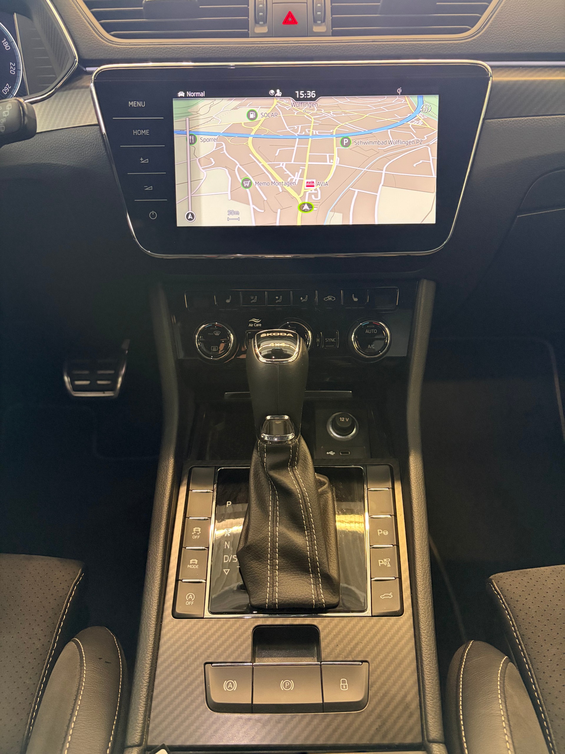 SKODA Superb Combi 2.0 TDi SportLine 4x4 DSG | CH Fzg. | AHK schwenkbar | DCC | Area View | 19" |-image-15