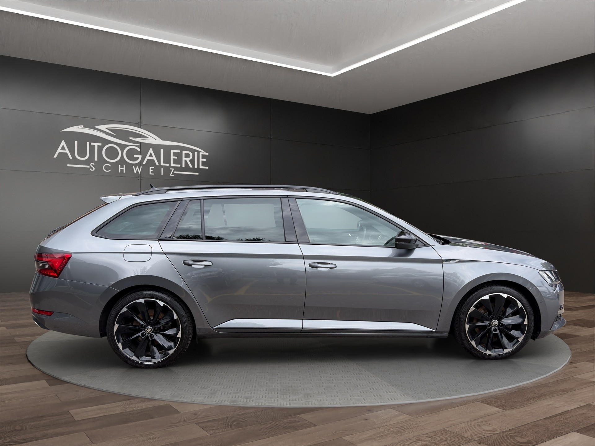 SKODA Superb Combi 2.0 TDi SportLine 4x4 DSG | CH Fzg. | AHK schwenkbar | DCC | Area View | 19" |-image-5