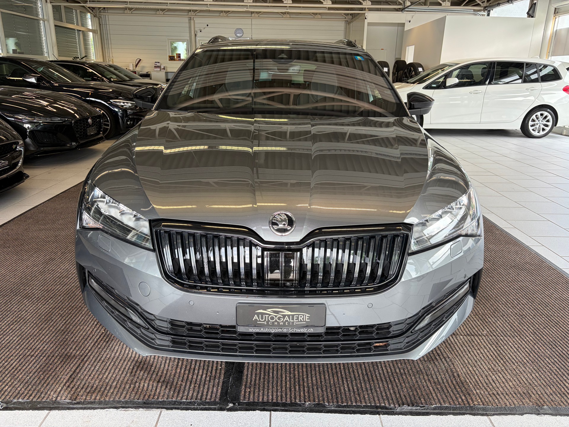 SKODA Superb Combi 2.0 TDi SportLine 4x4 DSG | CH Fzg. | AHK schwenkbar | DCC | Area View | 19" |-image-37