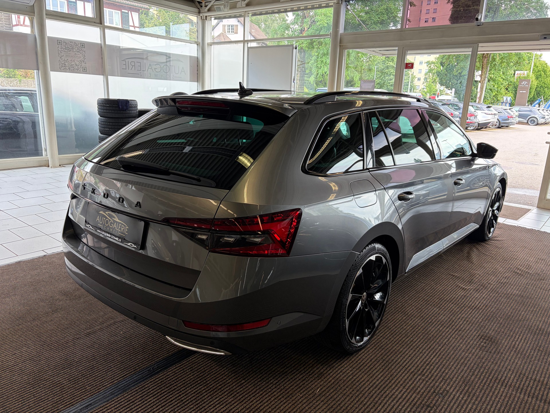 SKODA Superb Combi 2.0 TDi SportLine 4x4 DSG | CH Fzg. | AHK schwenkbar | DCC | Area View | 19" |-image-30