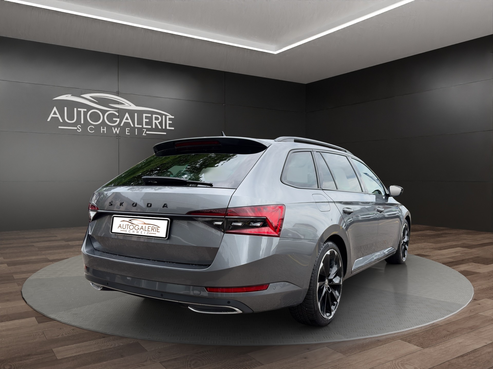 SKODA Superb Combi 2.0 TDi SportLine 4x4 DSG | CH Fzg. | AHK schwenkbar | DCC | Area View | 19" |-image-4