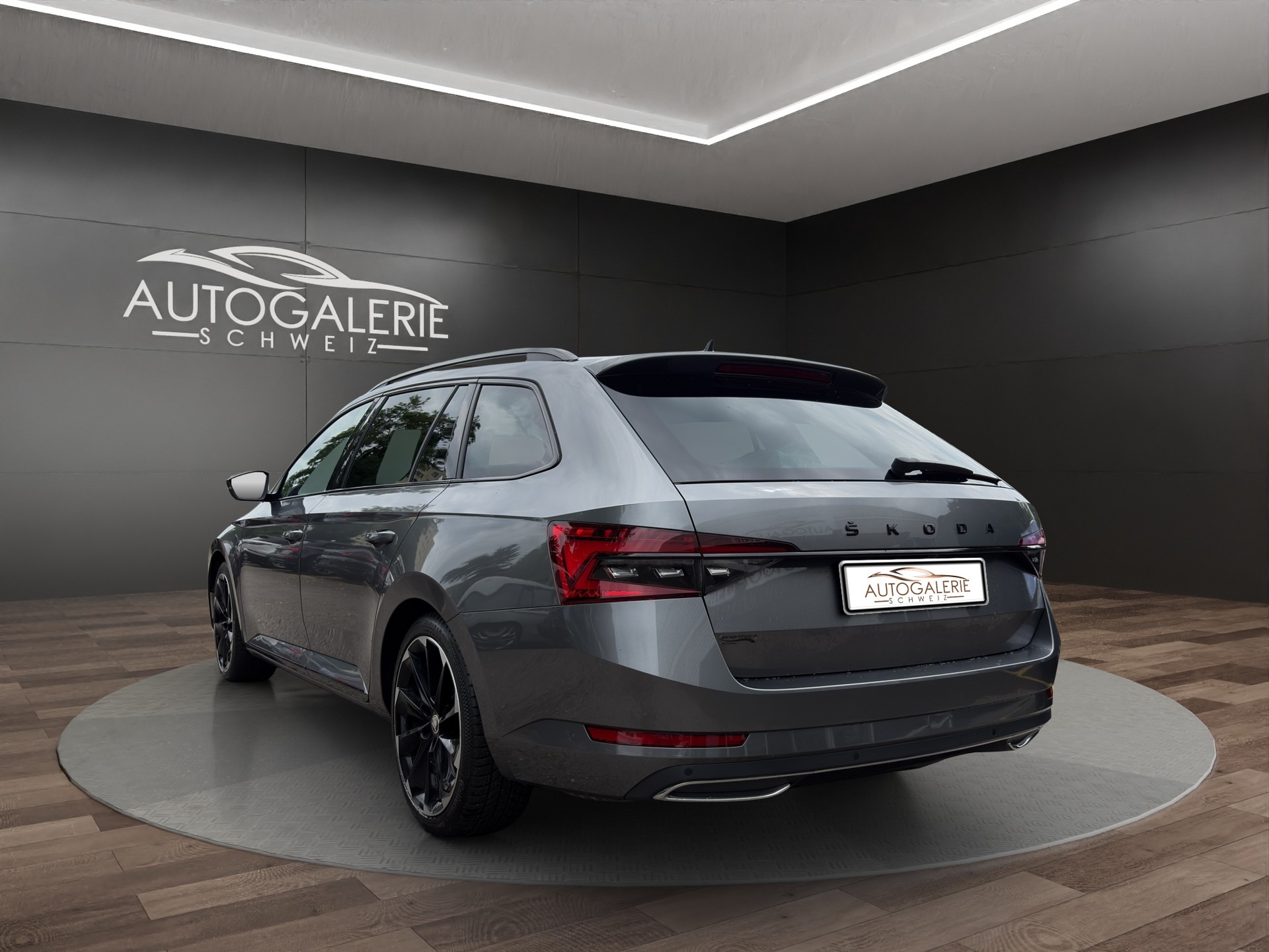 SKODA Superb Combi 2.0 TDi SportLine 4x4 DSG | CH Fzg. | AHK schwenkbar | DCC | Area View | 19" |-showroom-element-3