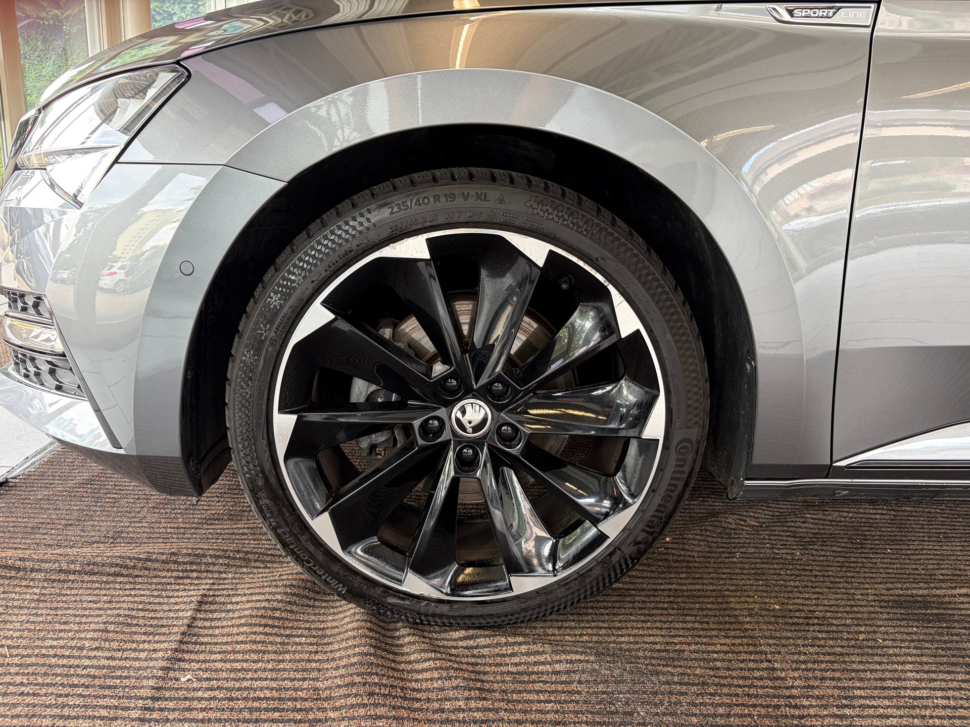 SKODA Superb Combi 2.0 TDi SportLine 4x4 DSG | CH Fzg. | AHK schwenkbar | DCC | Area View | 19" |-image-9