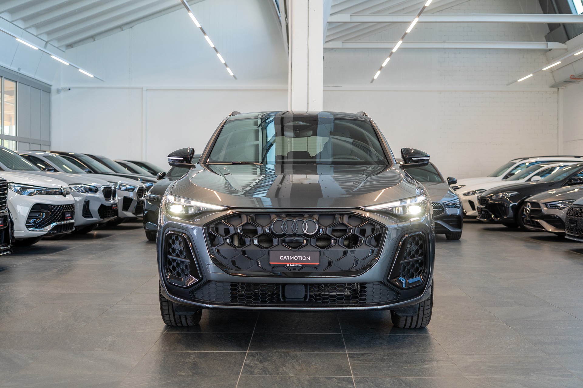 AUDI Q5 TFSI quattro S-Tronic / S-Line / Rückfahrkamera / el.Heckklappe-showroom-element-1