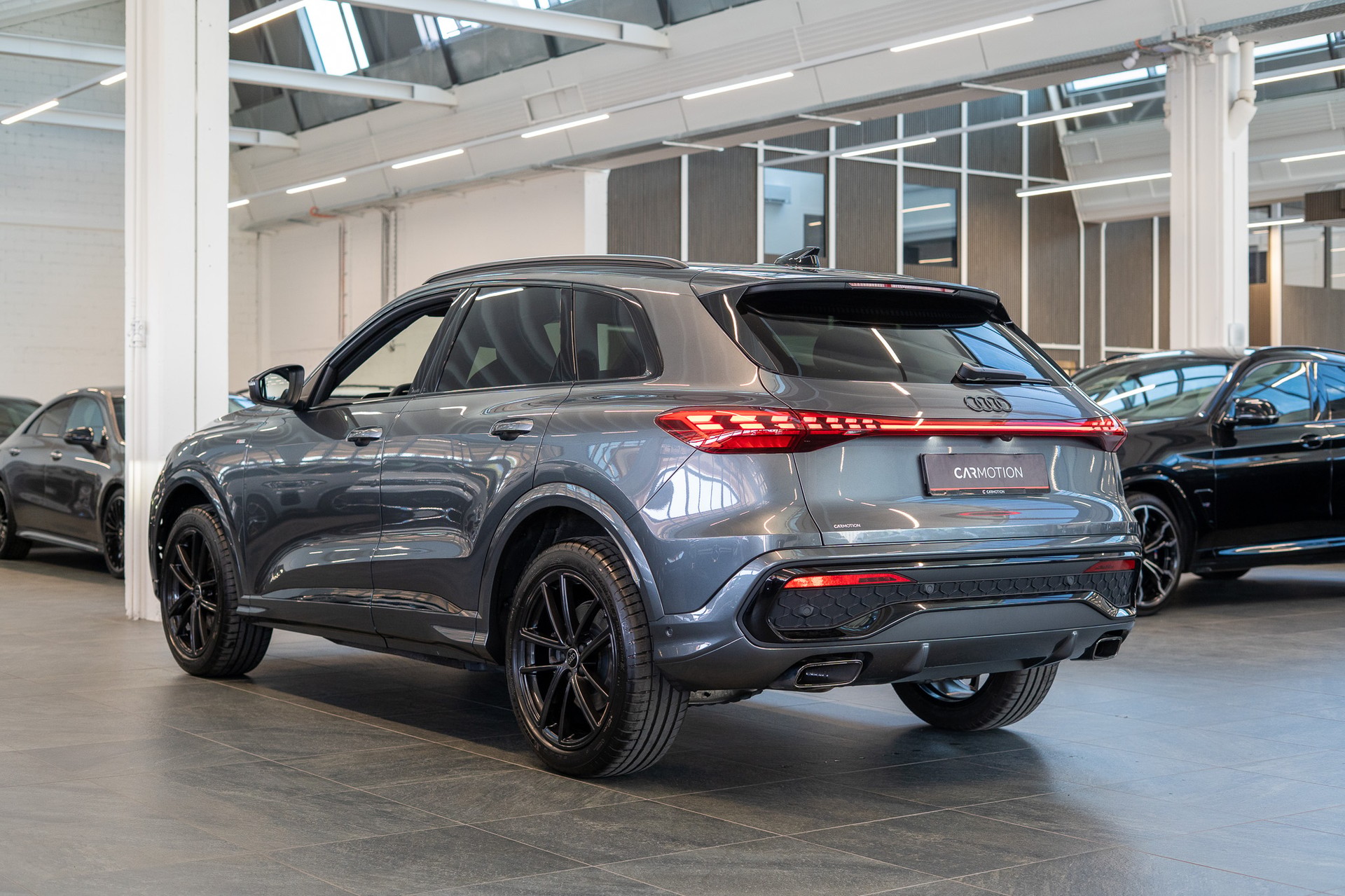 AUDI Q5 TFSI quattro S-Tronic / S-Line / Rückfahrkamera / el.Heckklappe-image-6