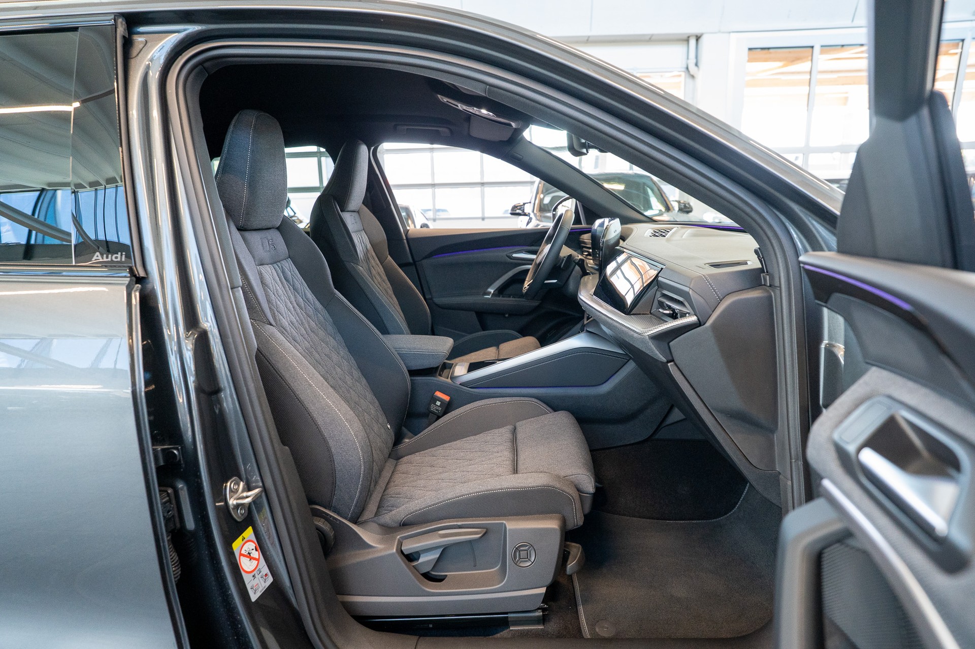AUDI Q5 TFSI quattro S-Tronic / S-Line / Rückfahrkamera / el.Heckklappe-image-14