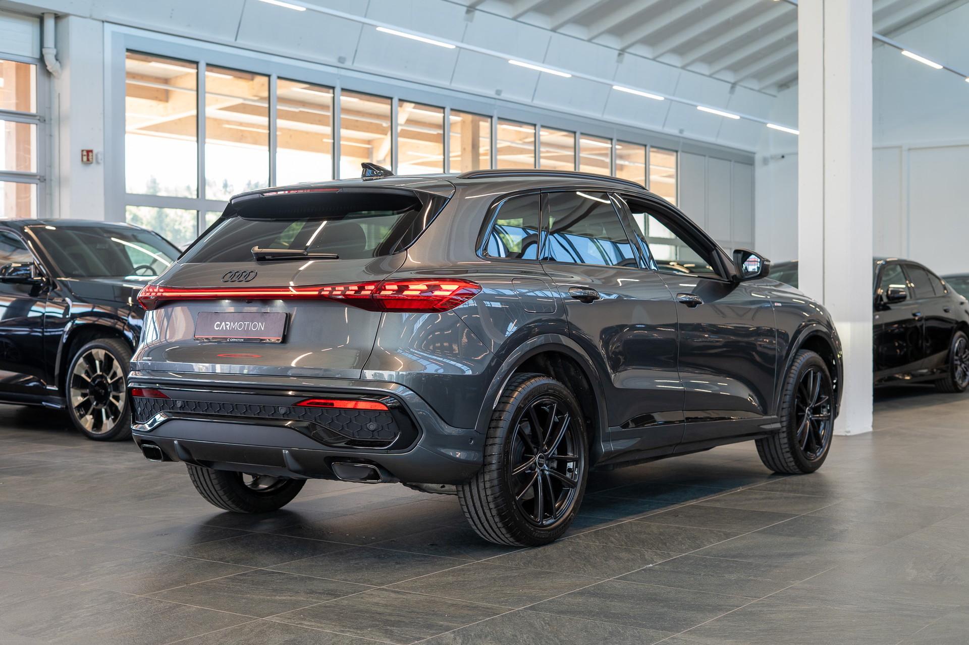 AUDI Q5 TFSI quattro S-Tronic / S-Line / Rückfahrkamera / el.Heckklappe-showroom-element-3