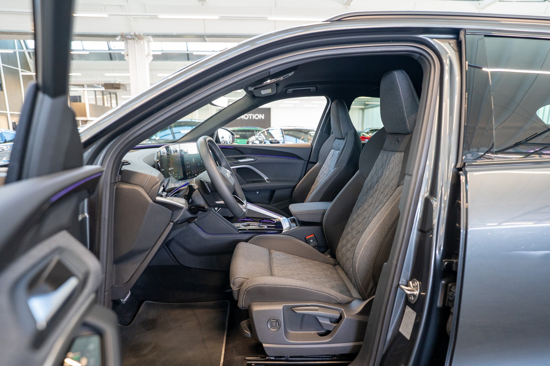AUDI Q5 TFSI quattro S-Tronic / S-Line / Rückfahrkamera / el.Heckklappe-image-8