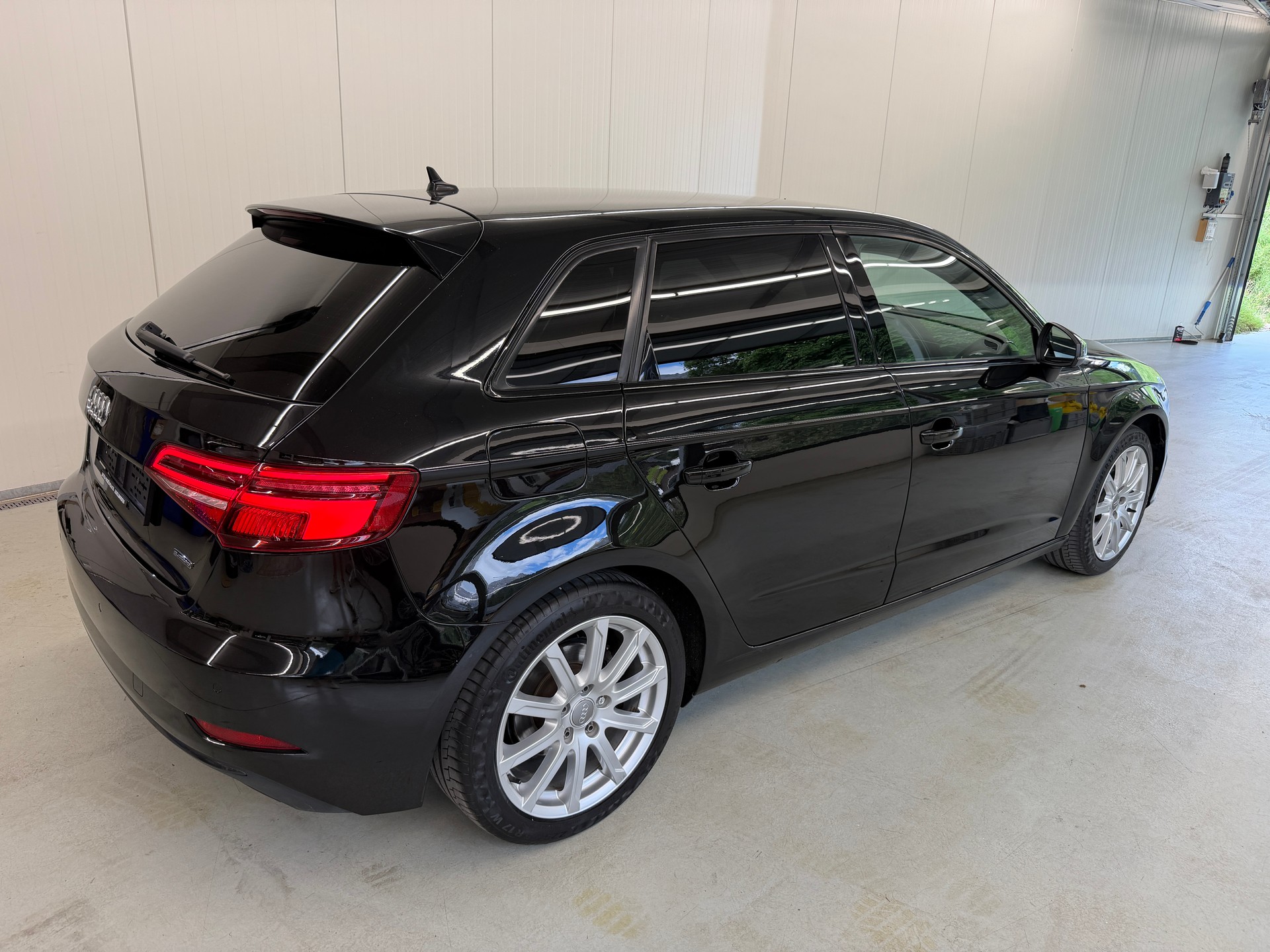 AUDI A3 Sportback 2.0 TFSI Sport quattro S-tronic-showroom-element-2