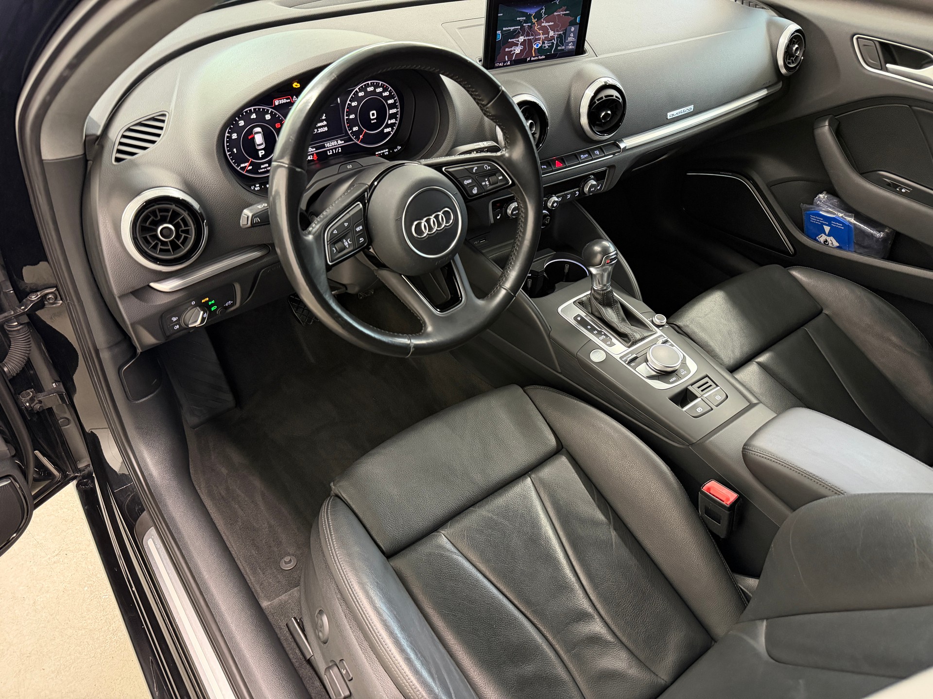 AUDI A3 Sportback 2.0 TFSI Sport quattro S-tronic-image-9