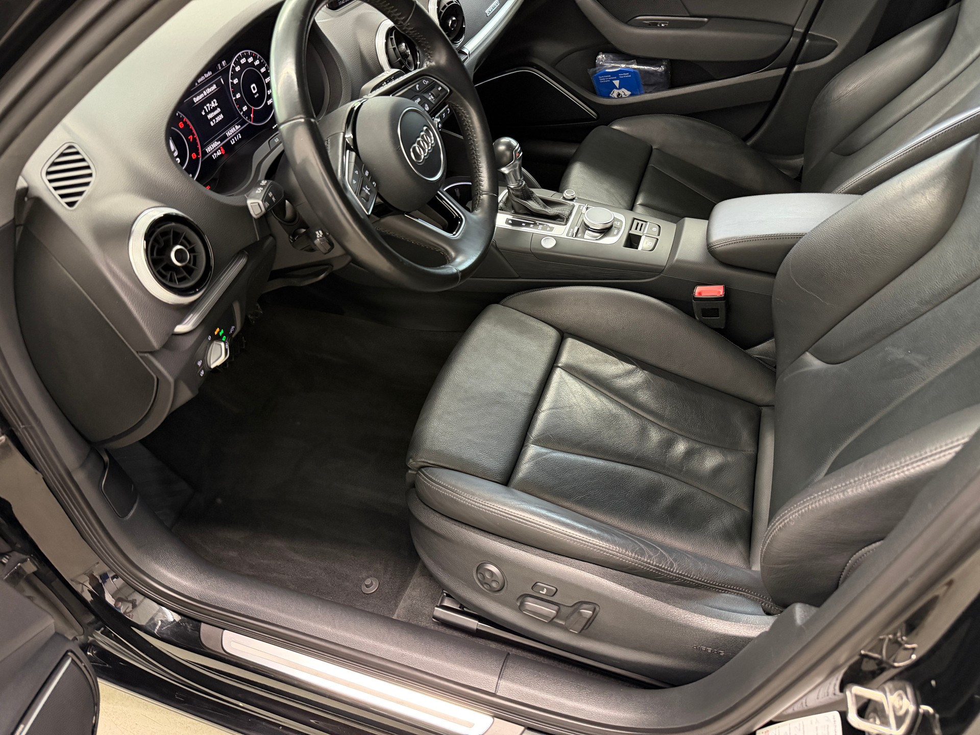 AUDI A3 Sportback 2.0 TFSI Sport quattro S-tronic-image-10