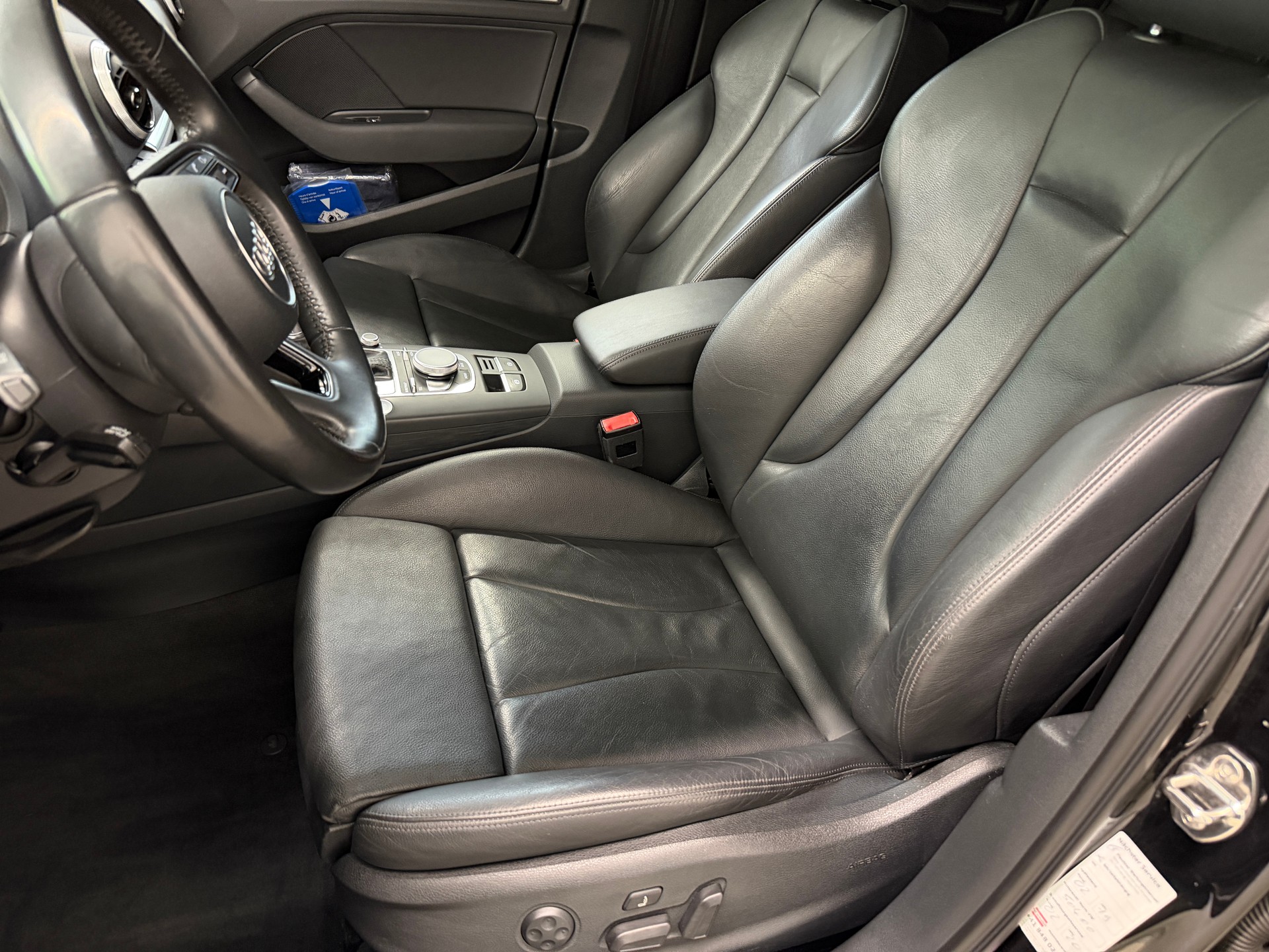 AUDI A3 Sportback 2.0 TFSI Sport quattro S-tronic-image-11