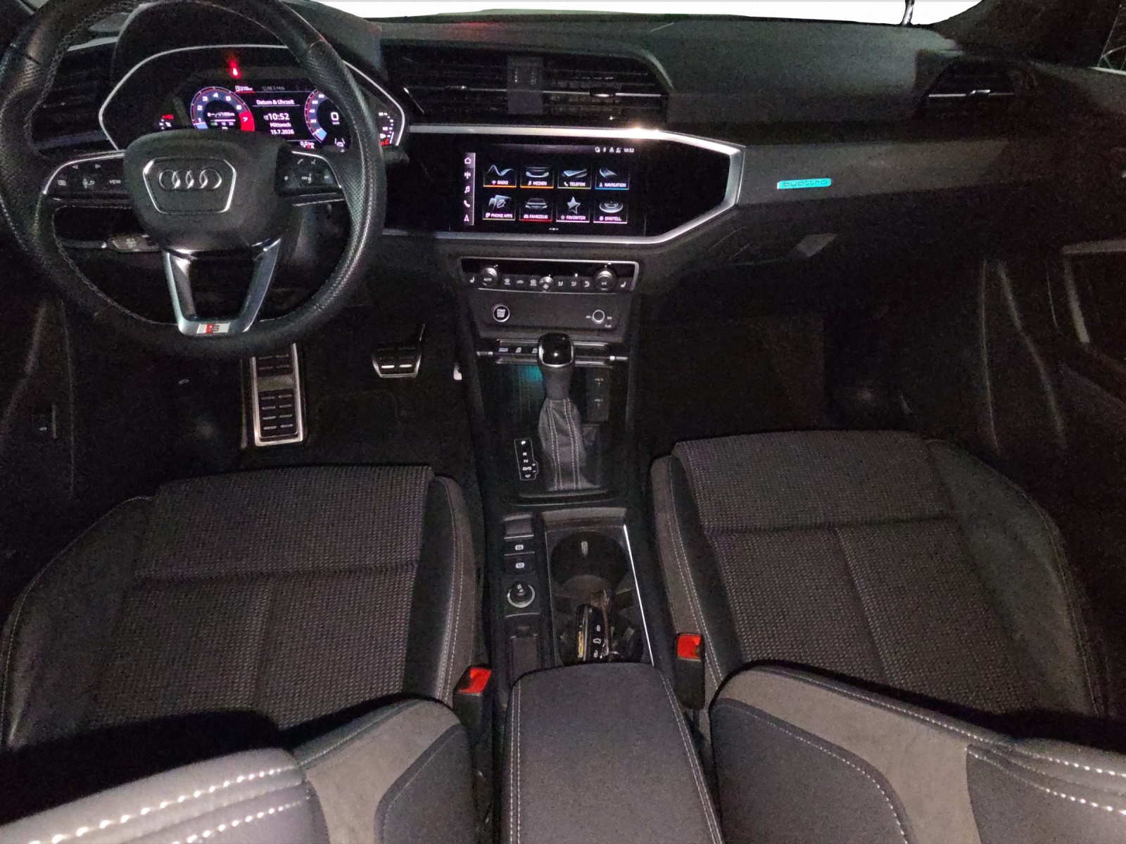 AUDI Q3 45 TFSI S line quattro S-tronic-image-6