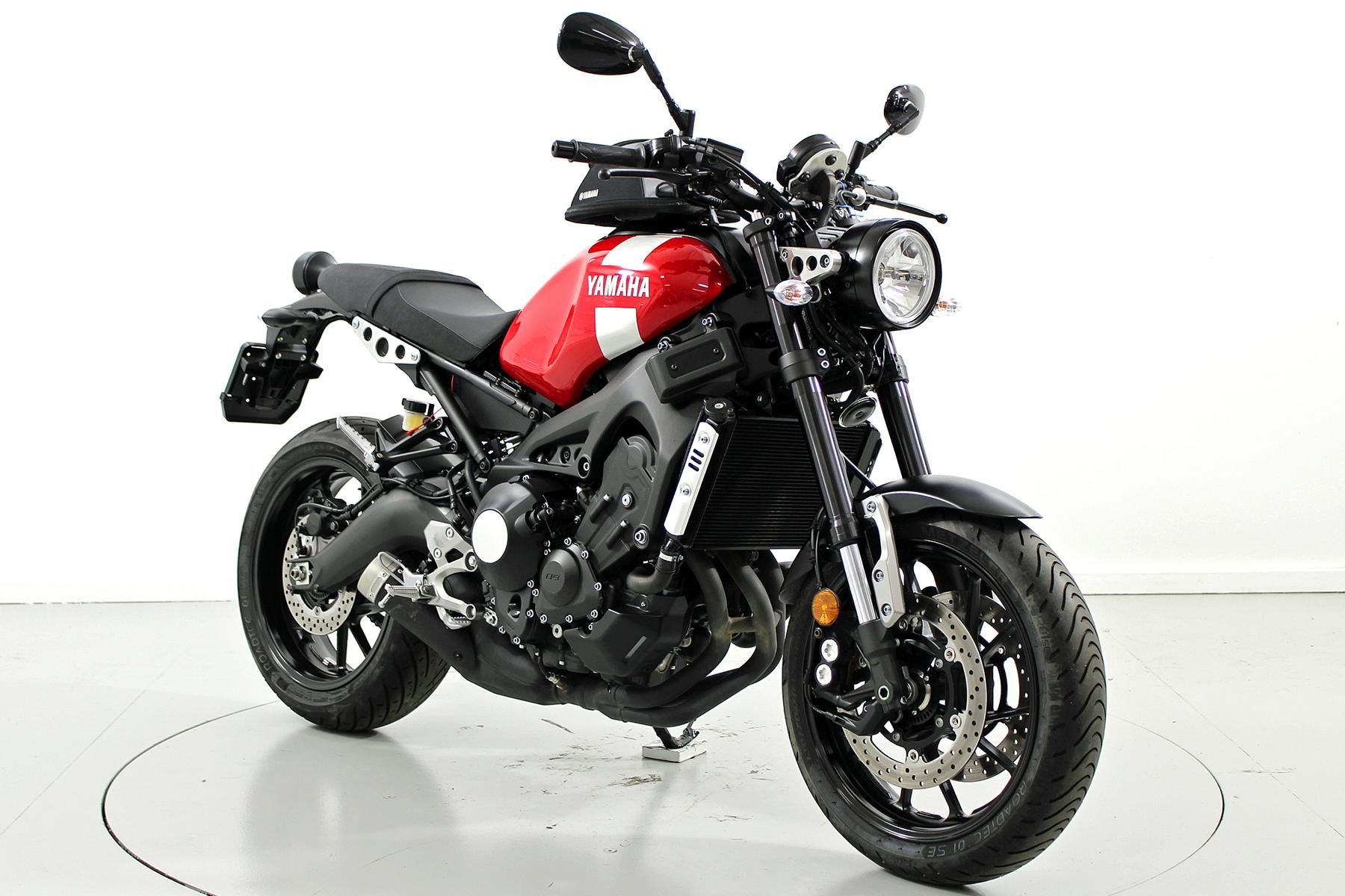 YAMAHA XSR 900 ABS-image-1