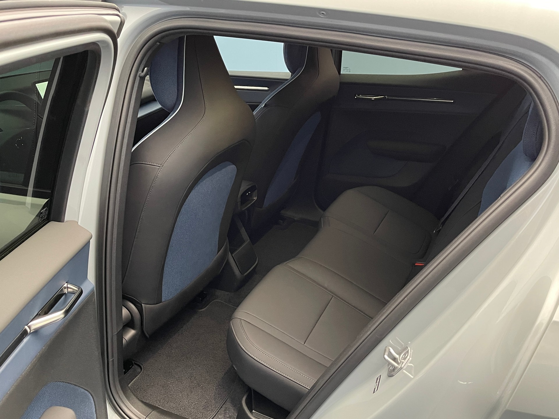 VOLVO EX30 E60 Core Core-image-8
