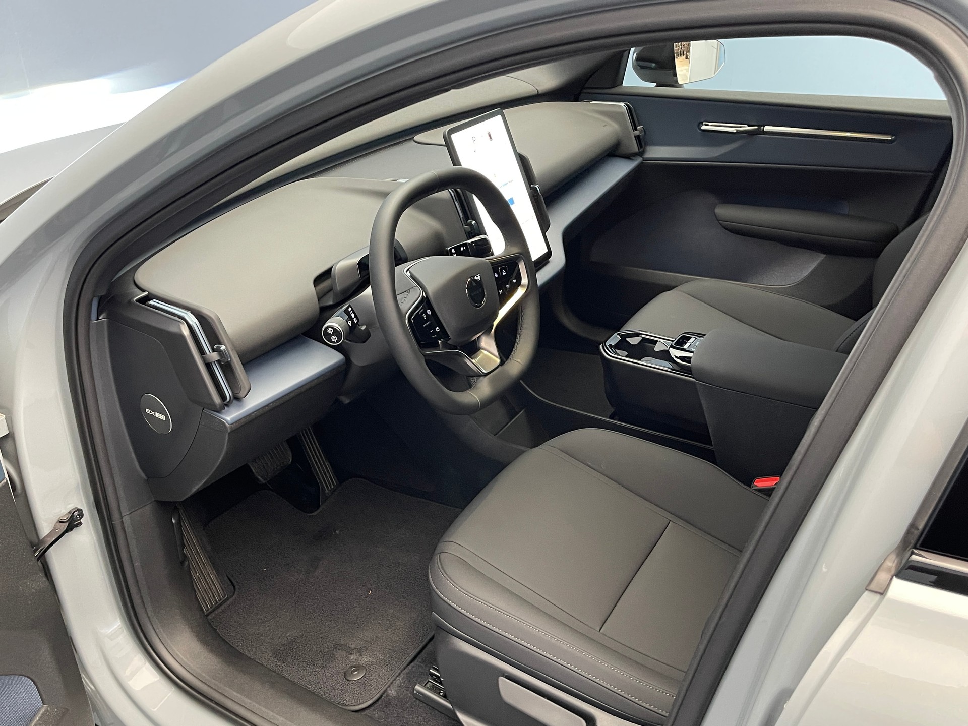 VOLVO EX30 E60 Core Core-image-11