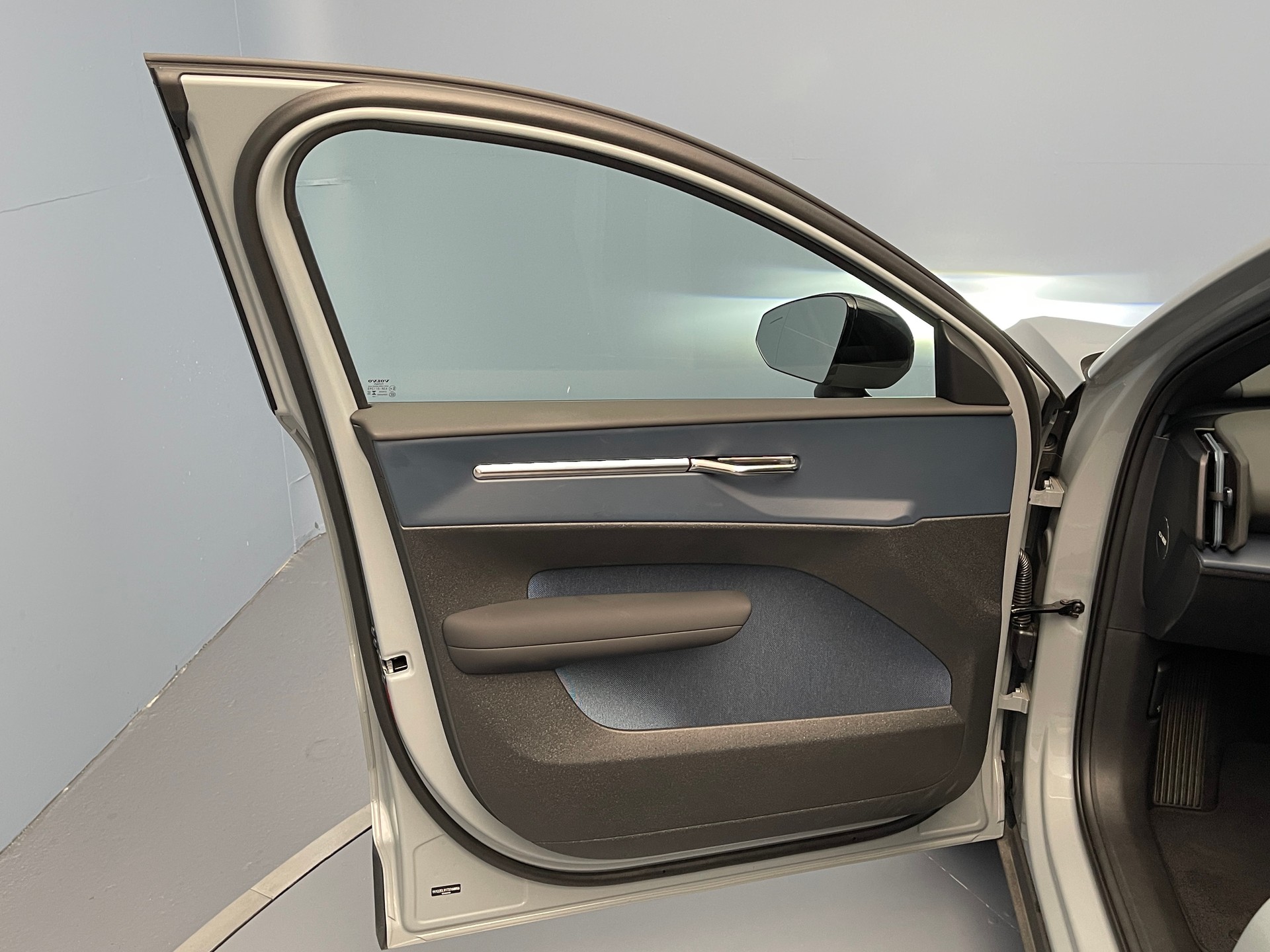 VOLVO EX30 E60 Core Core-image-10