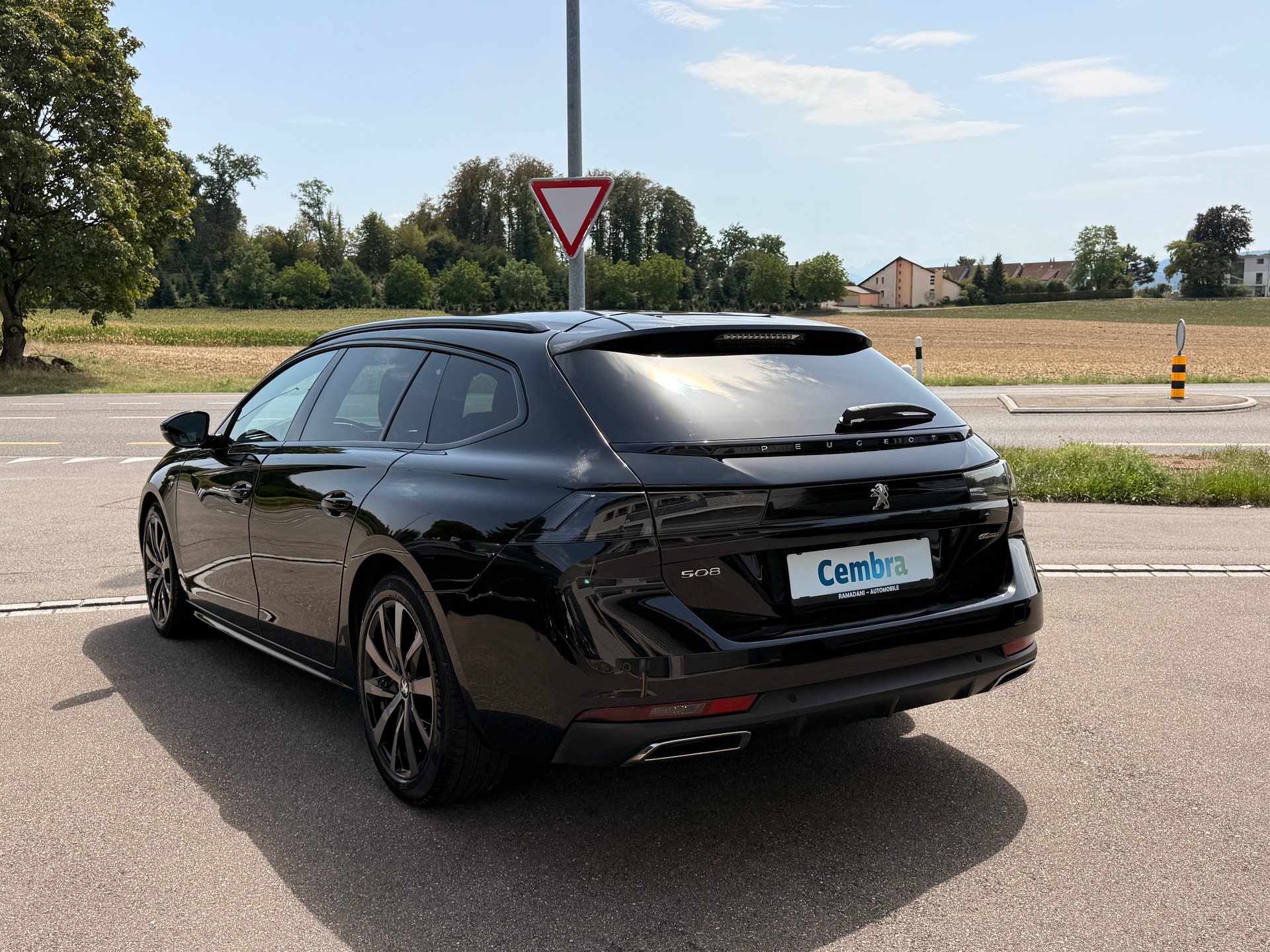PEUGEOT 508 SW 1.5 Blue HDI GT Line EAT8-showroom-element-3