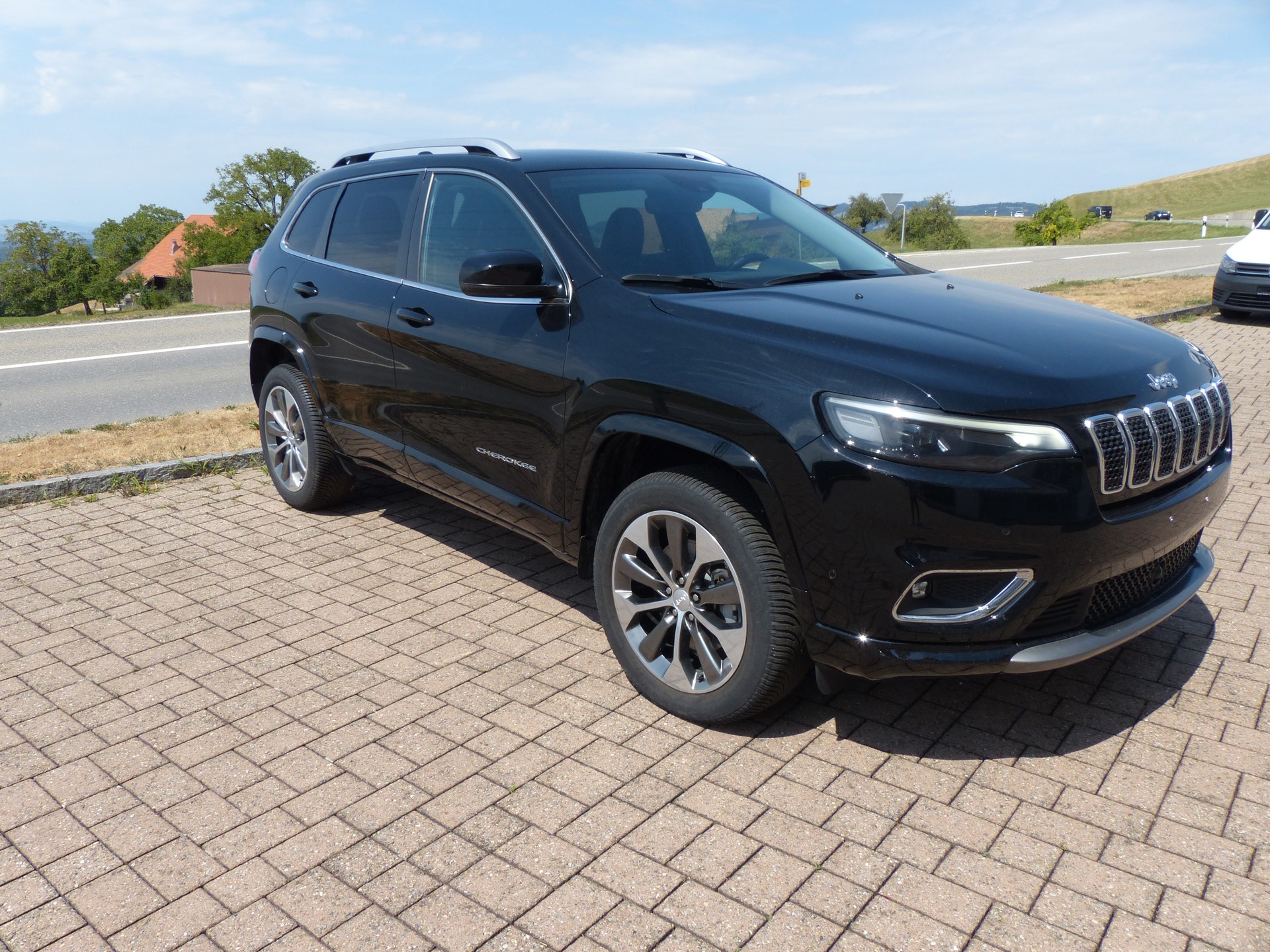 JEEP Cherokee 2.2MJ Overland AWD Drive I 9ATX-showroom-element-1