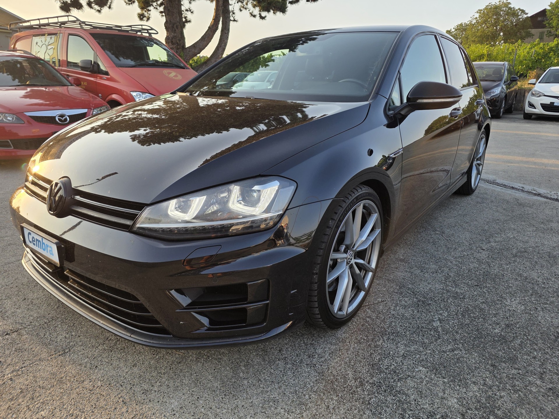VW Golf 2.0 TSI R 4Motion-image-1