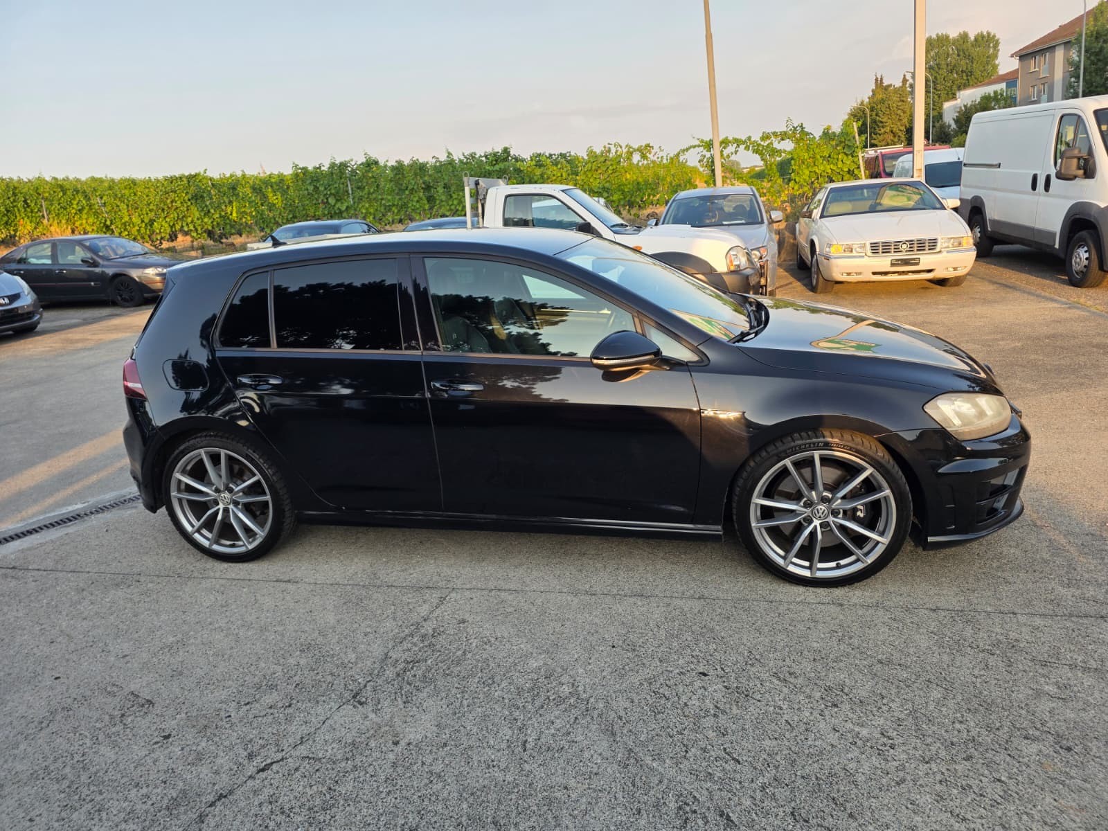 VW Golf 2.0 TSI R 4Motion-image-11