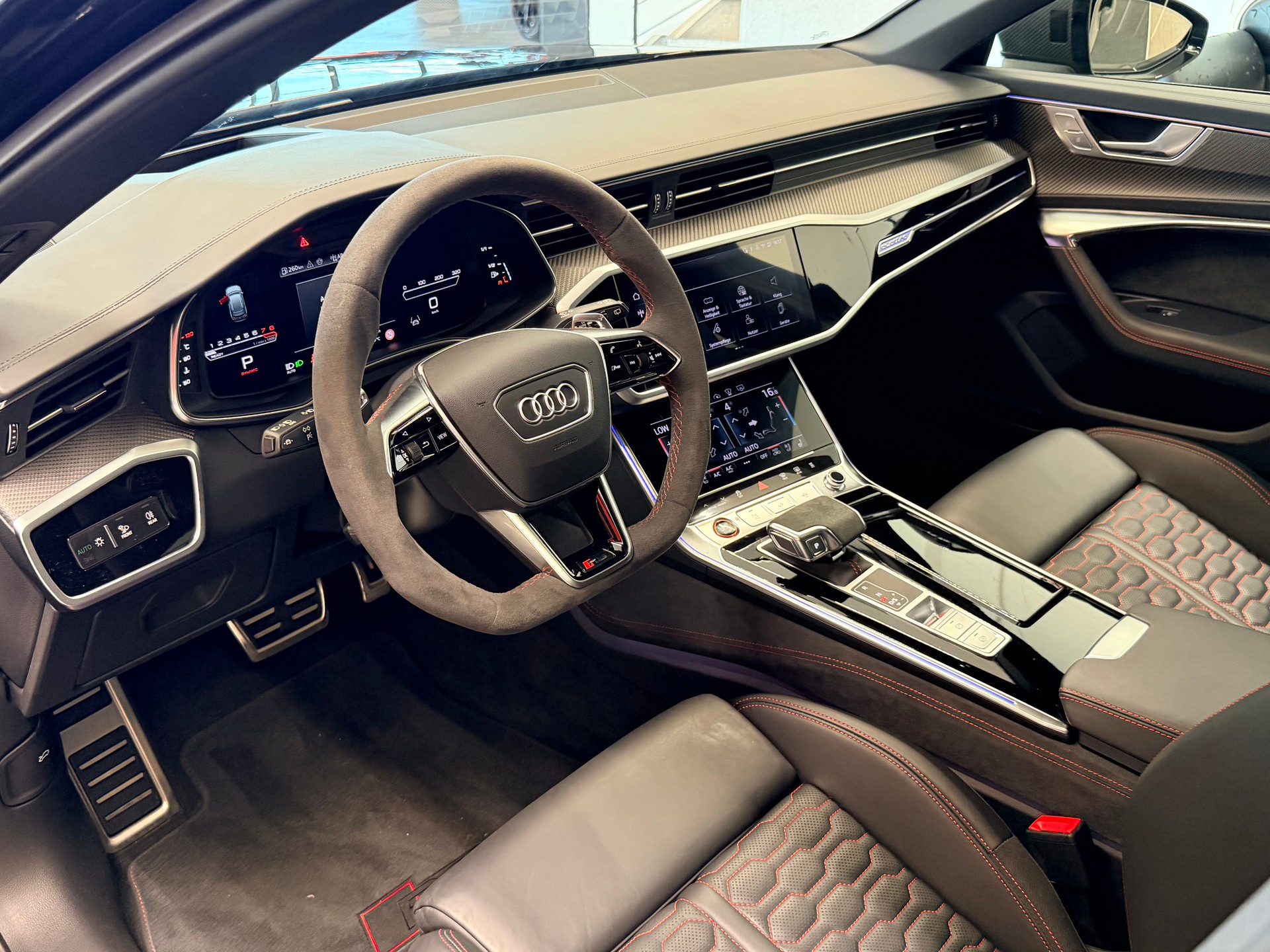 AUDI RS6 Avant 4.0 TFSI V8 Performance quattro-image-11