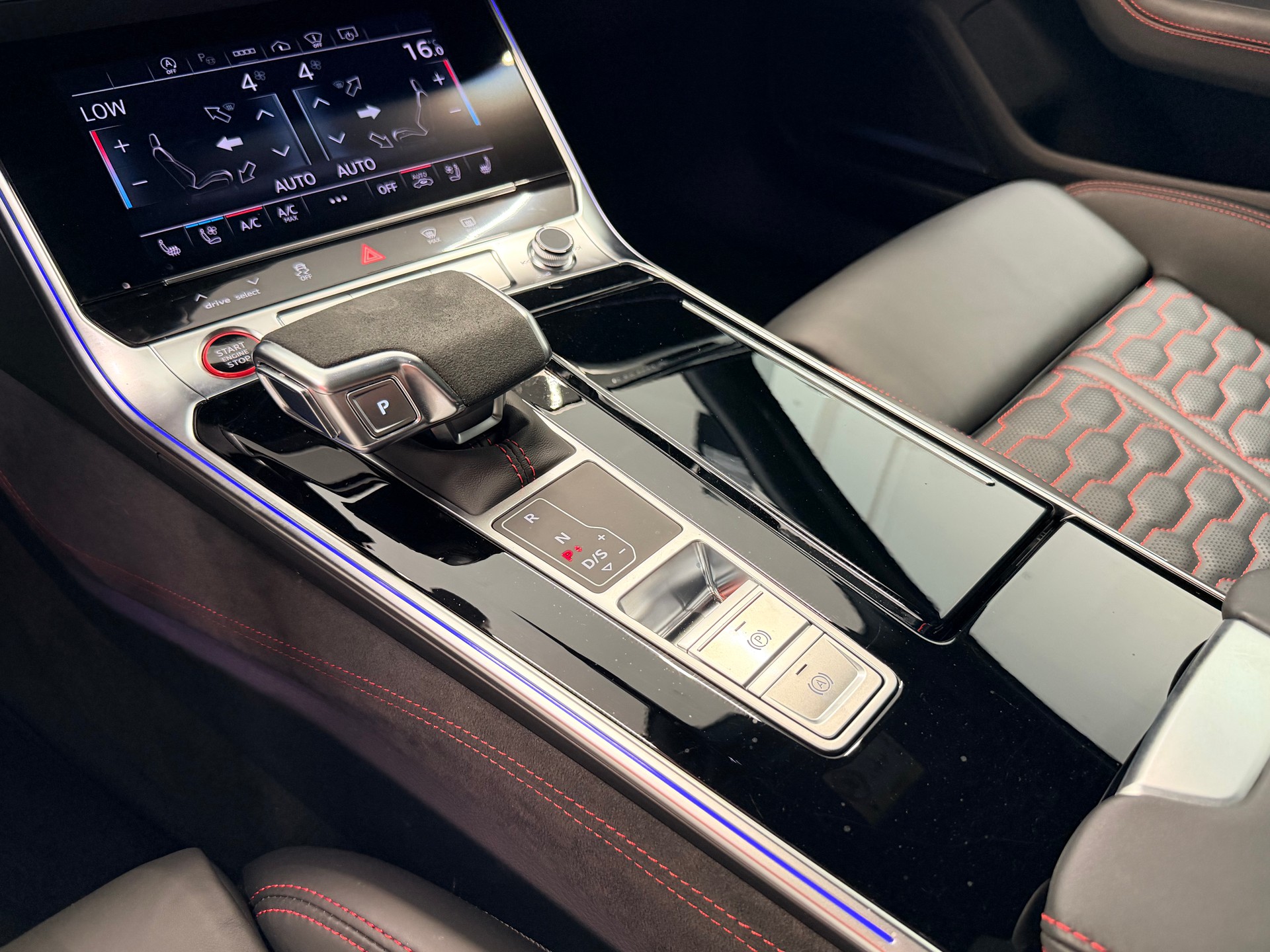 AUDI RS6 Avant 4.0 TFSI V8 Performance quattro-image-21