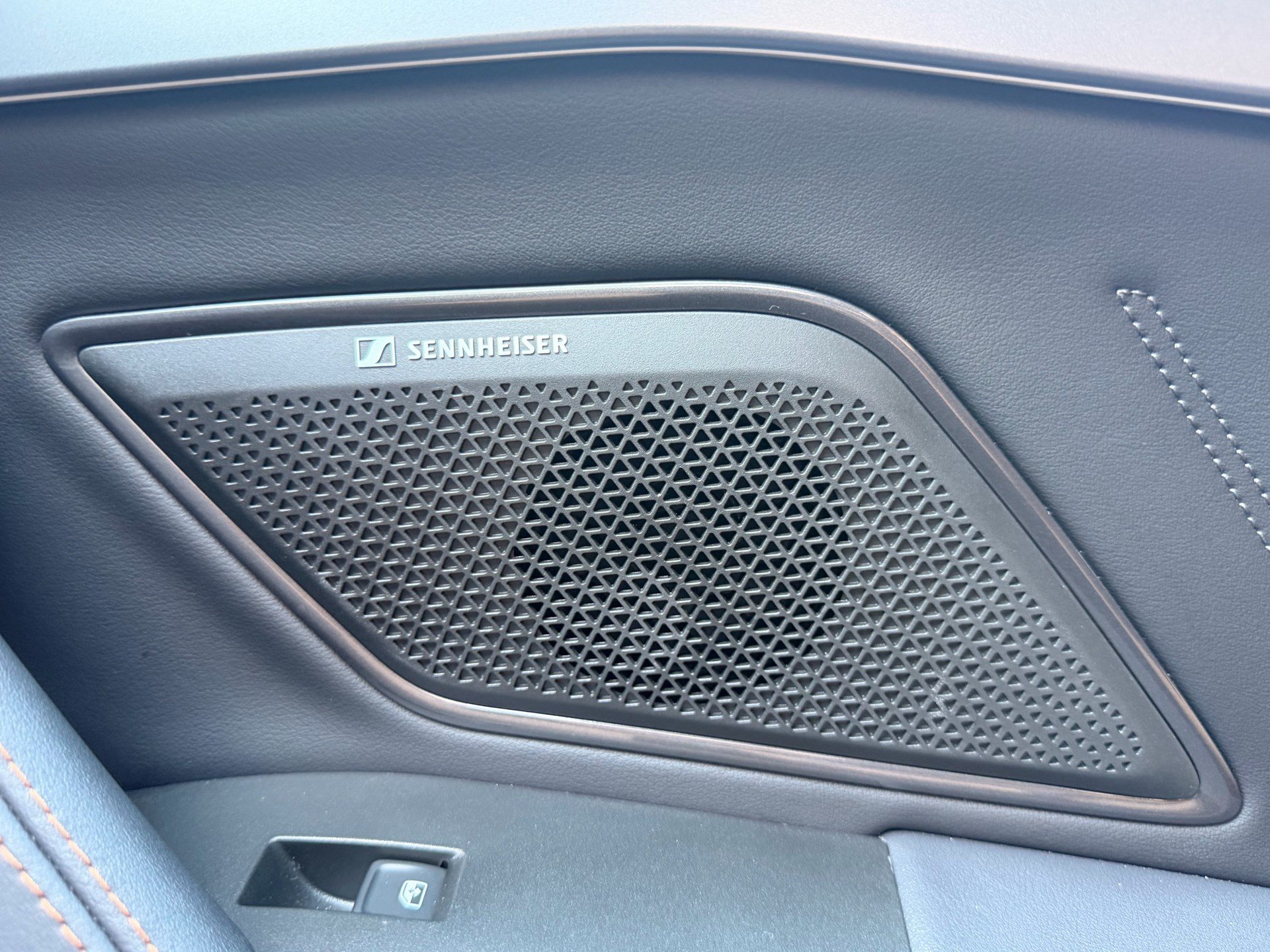 CUPRA Formentor VZ 2.0 TSI 333 PS 4Drive *** PANORAMADACH & SONDERLACK ENCELADUS GRAU MATT ***-image-26